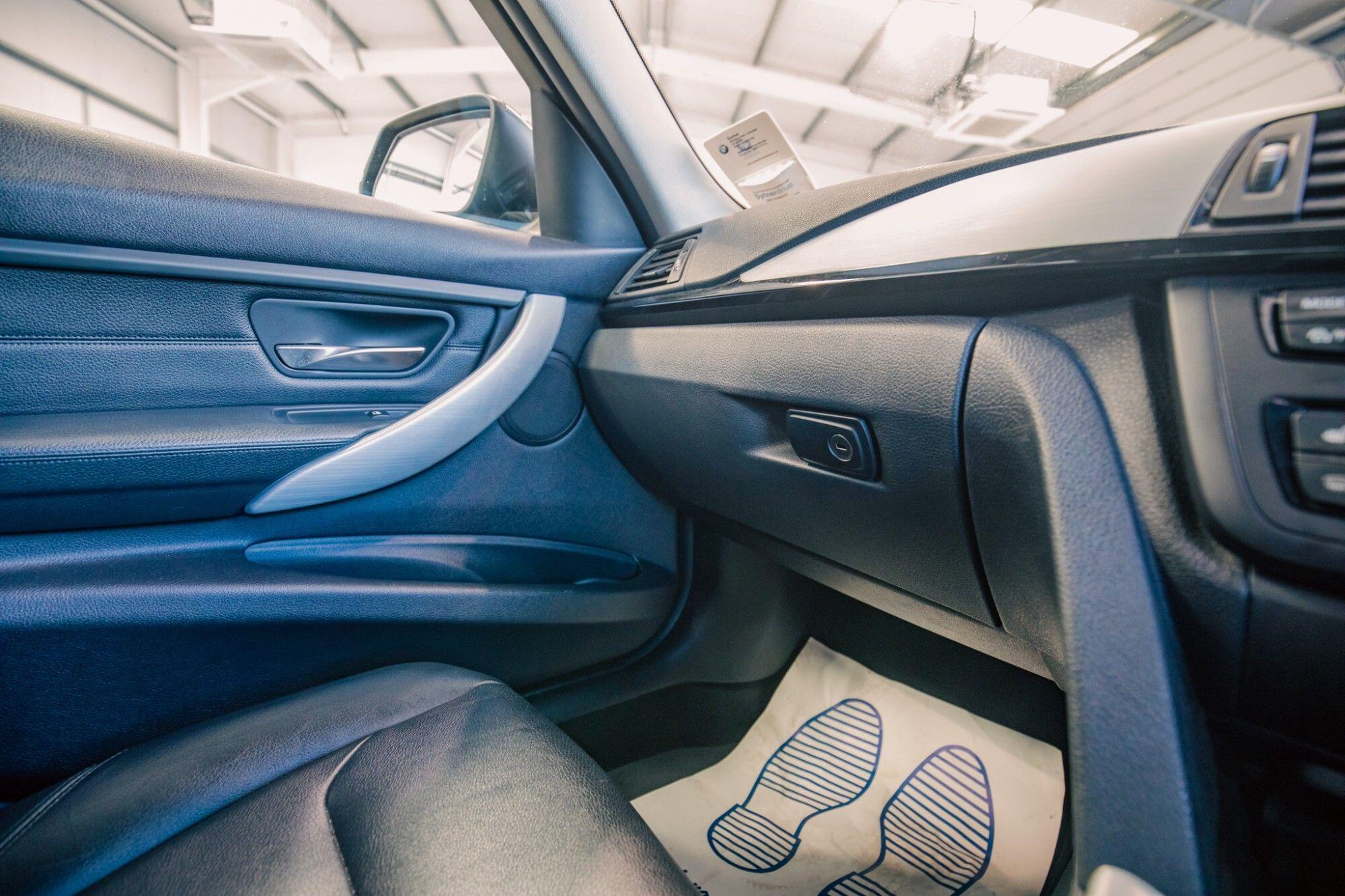 BMW 3 Series view 19