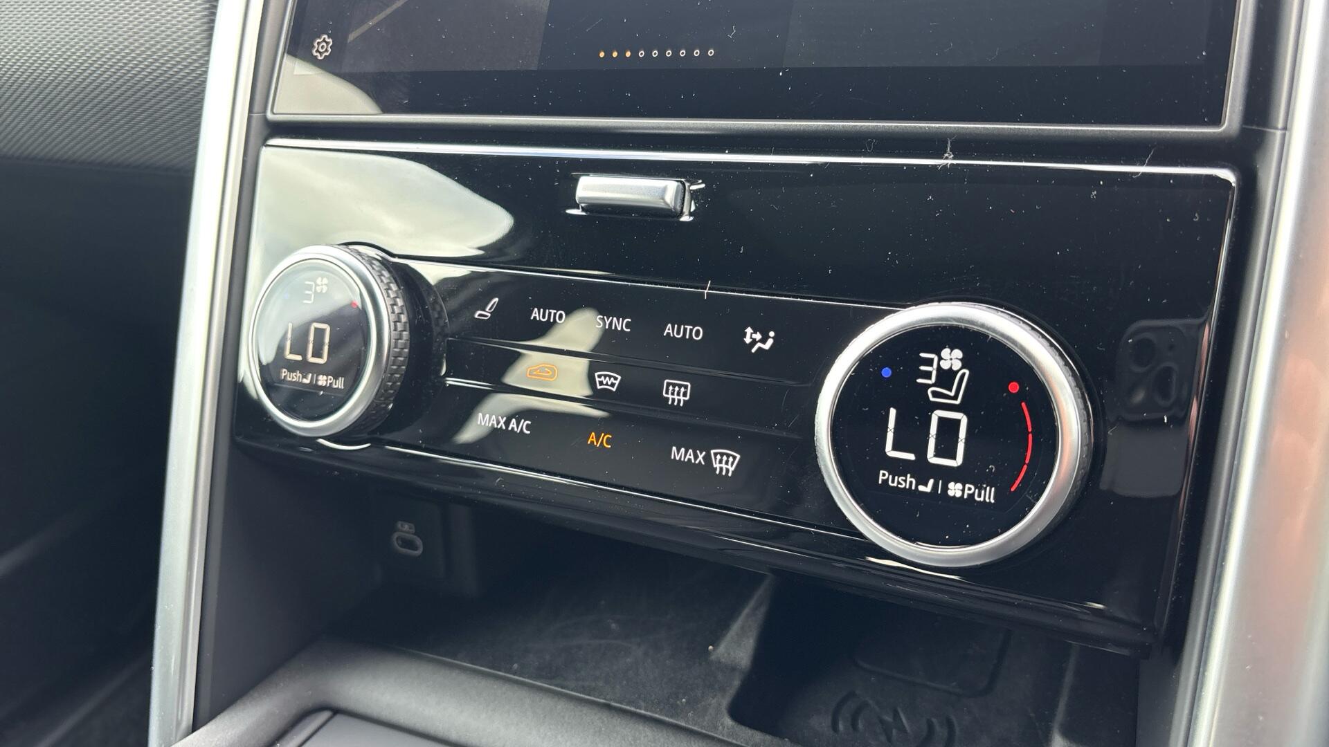 Land Rover Discovery view 30