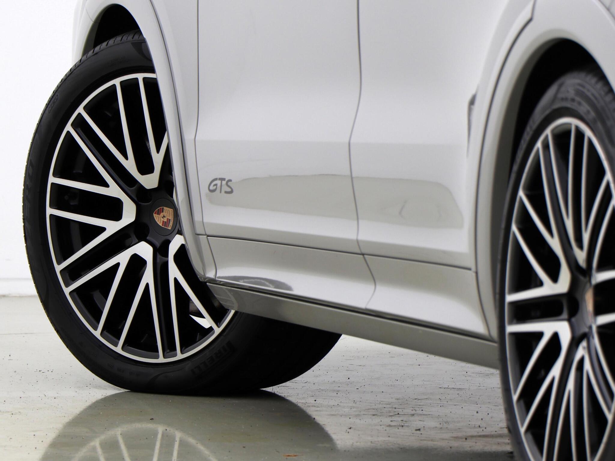 Porsche Cayenne view 50