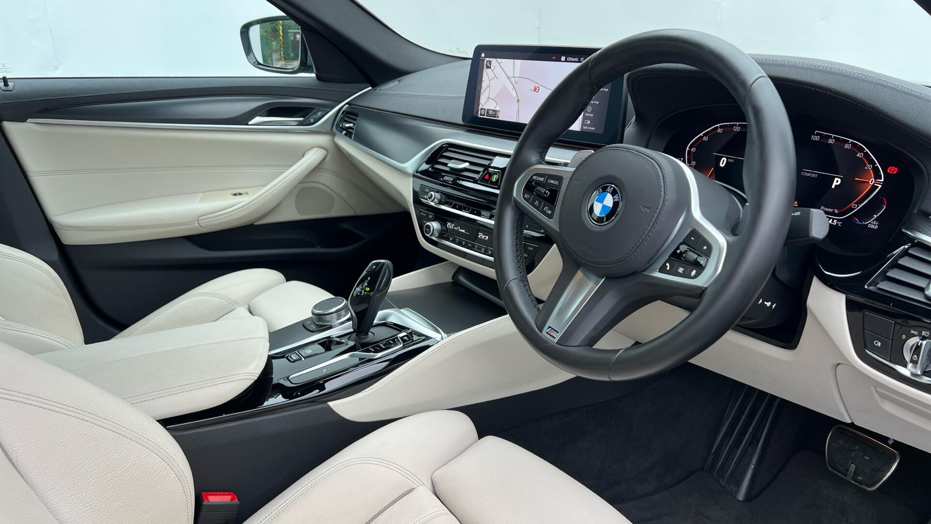 BMW 5 Series view 6