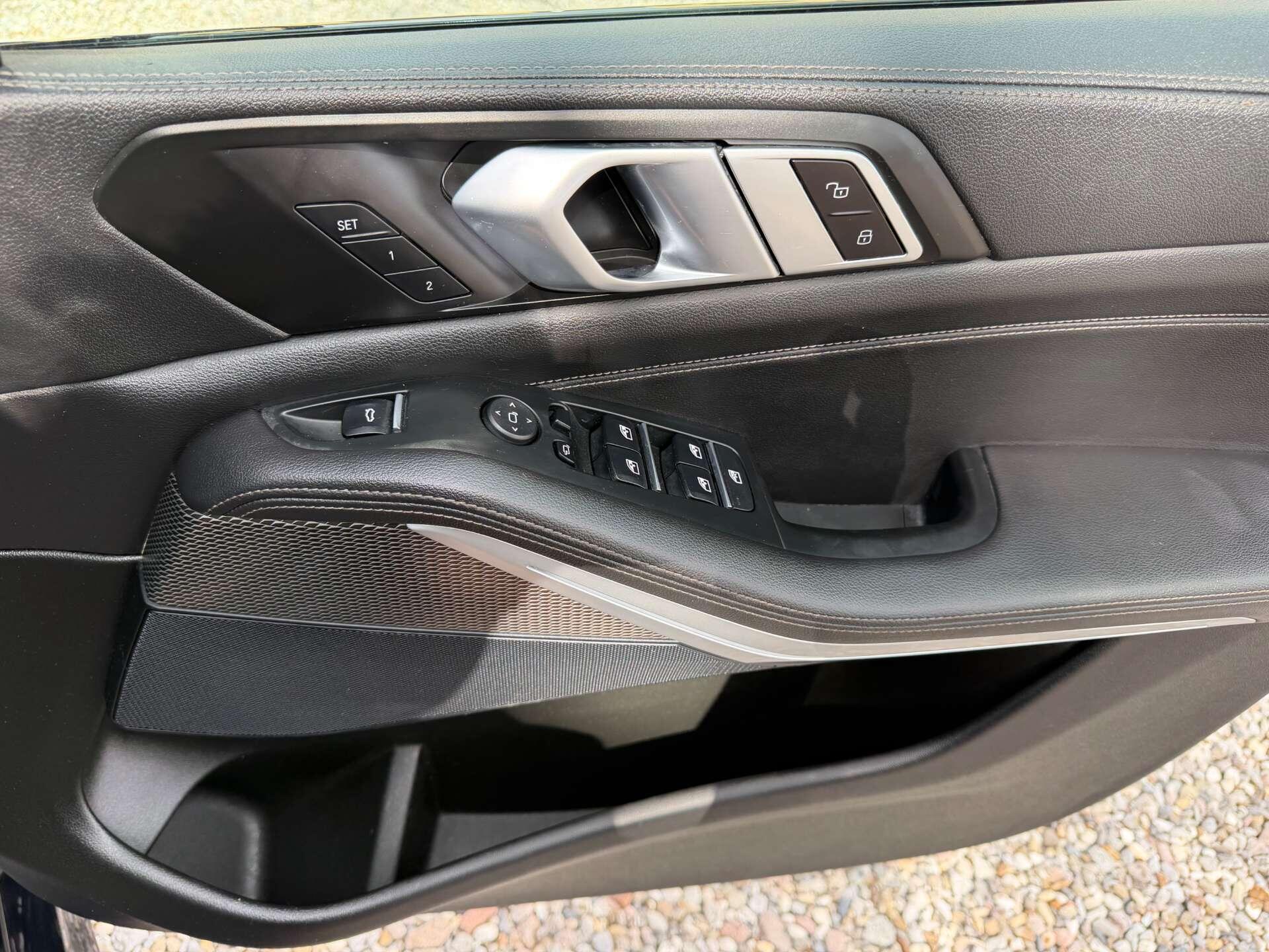 BMW X5 view 22