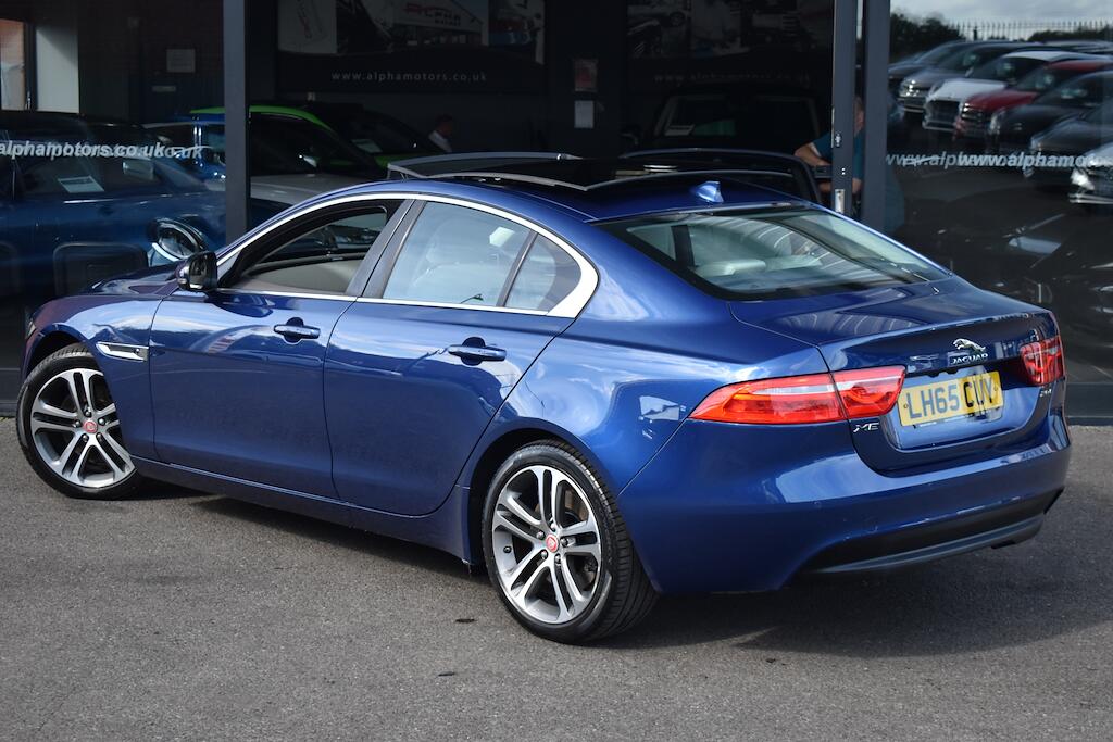 Jaguar Xe view 2