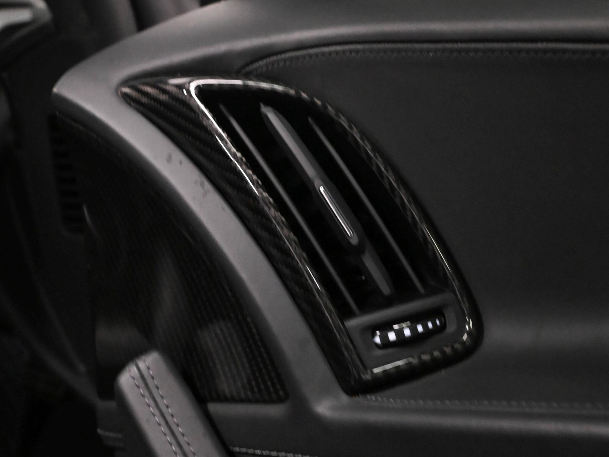 Audi R8 view 30