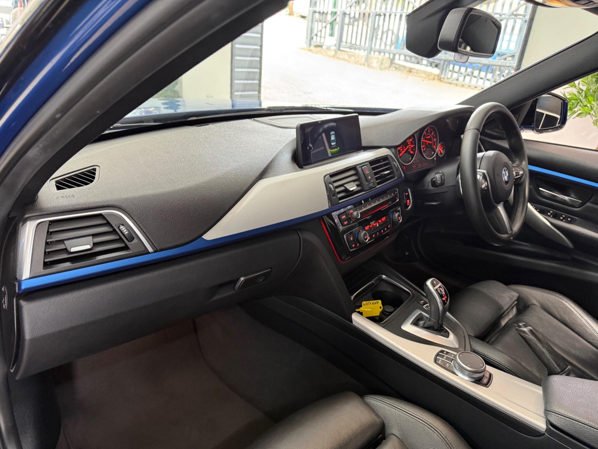 BMW 3 Series view 32