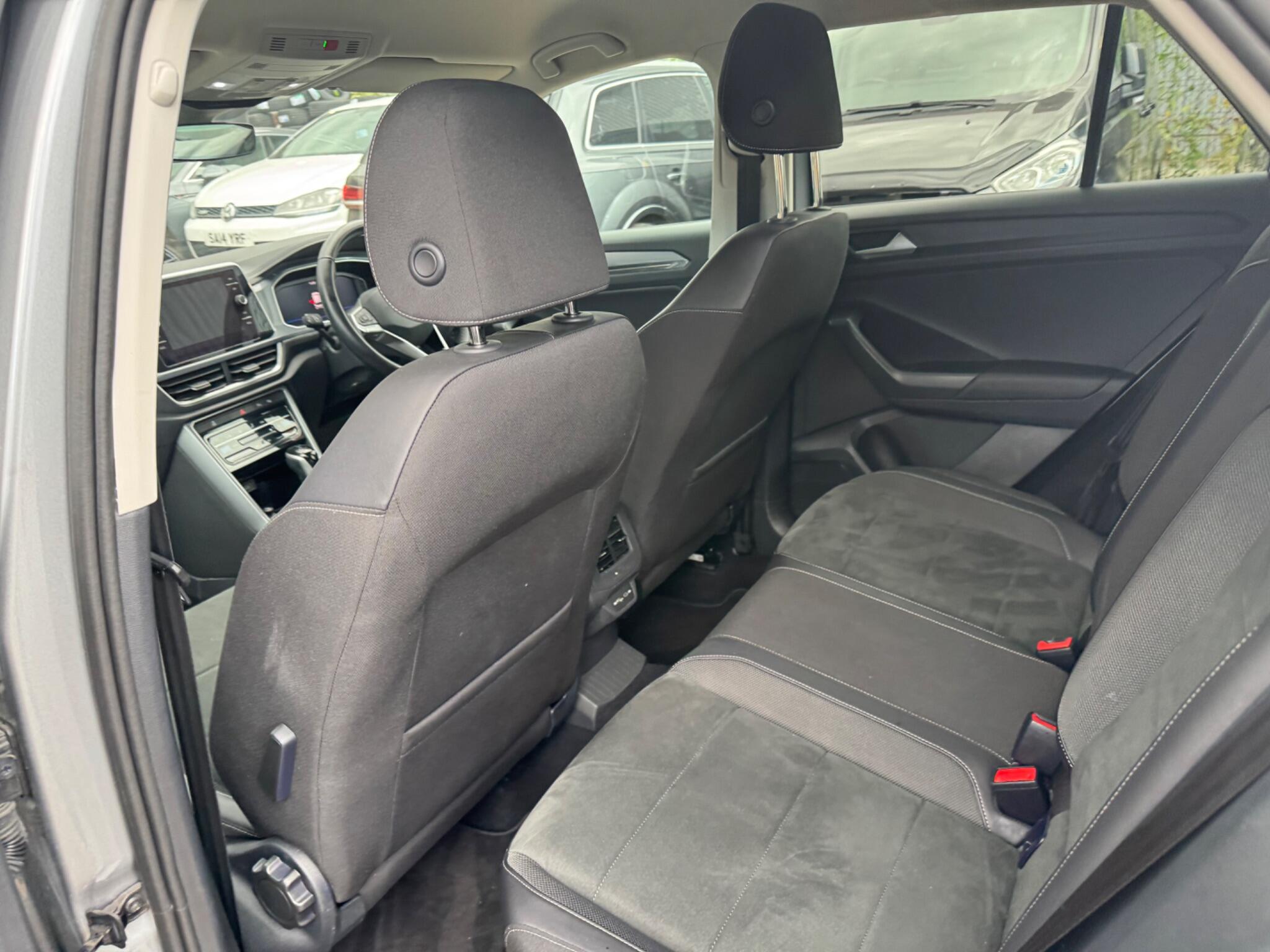 Volkswagen T-Roc view 17