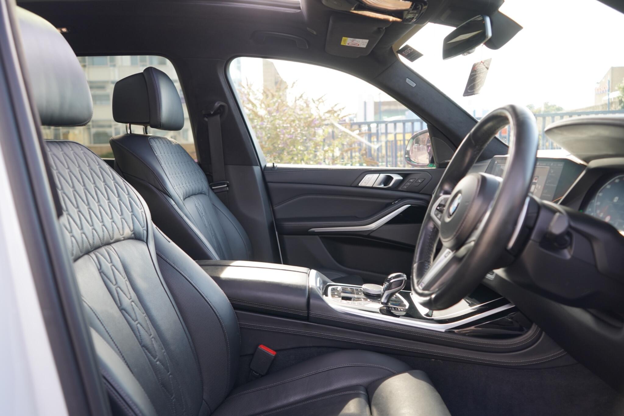 BMW X7 view 22