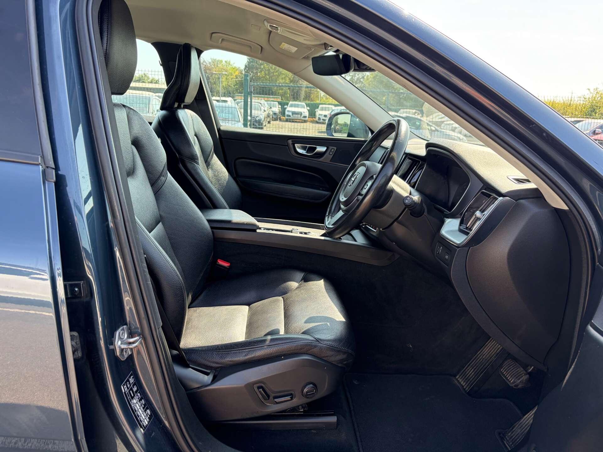 Volvo XC60 view 35