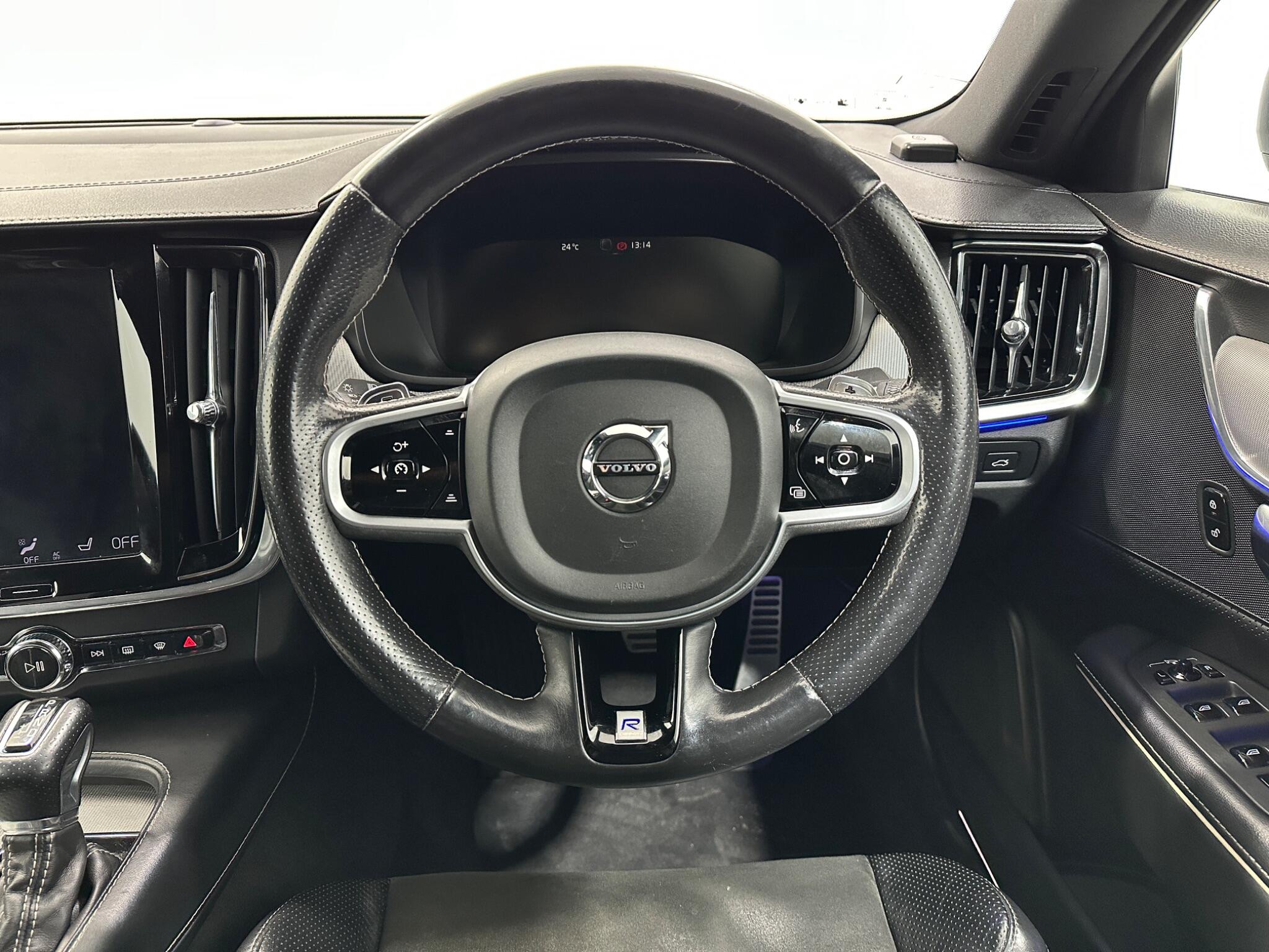 Volvo S90 view 13