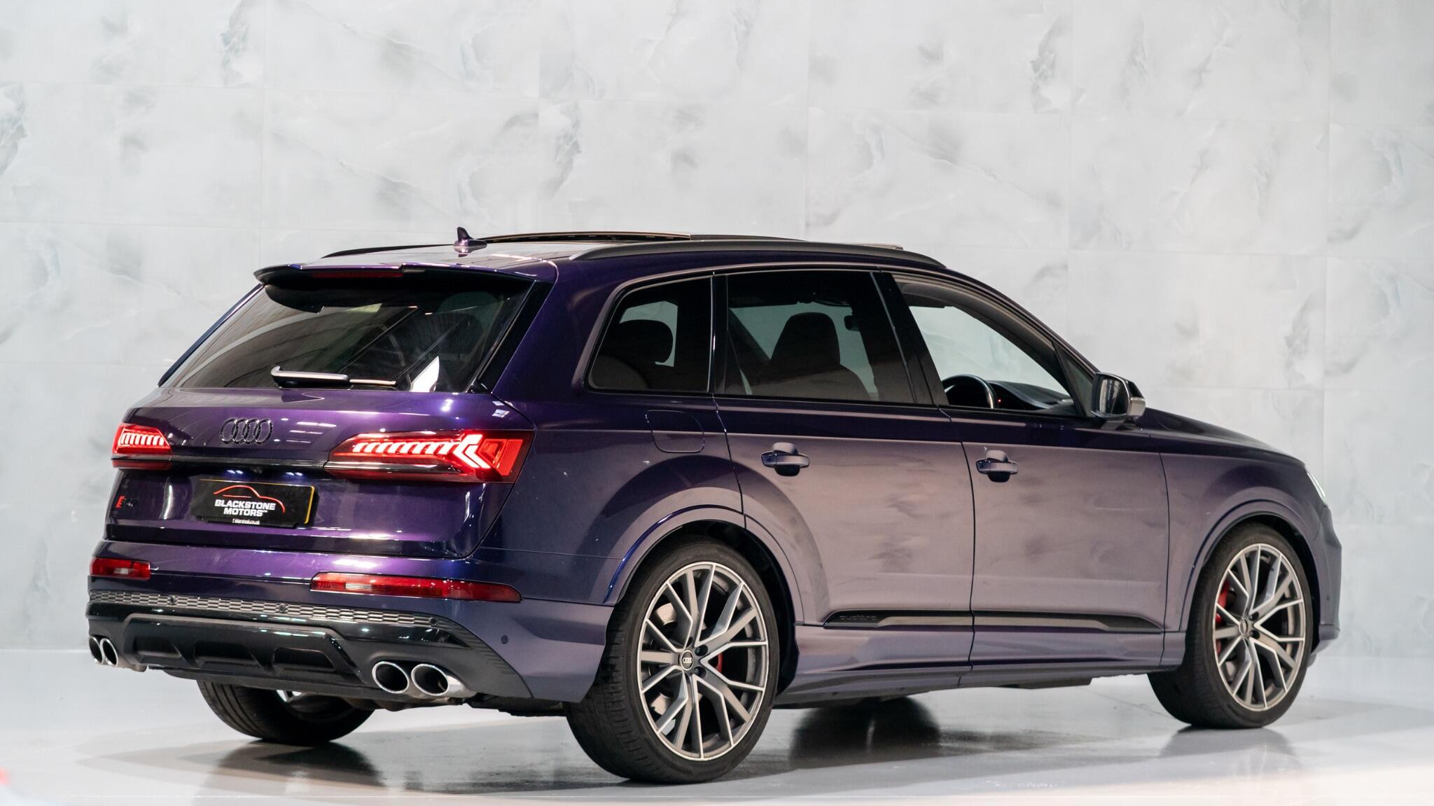 Audi SQ7 view 8