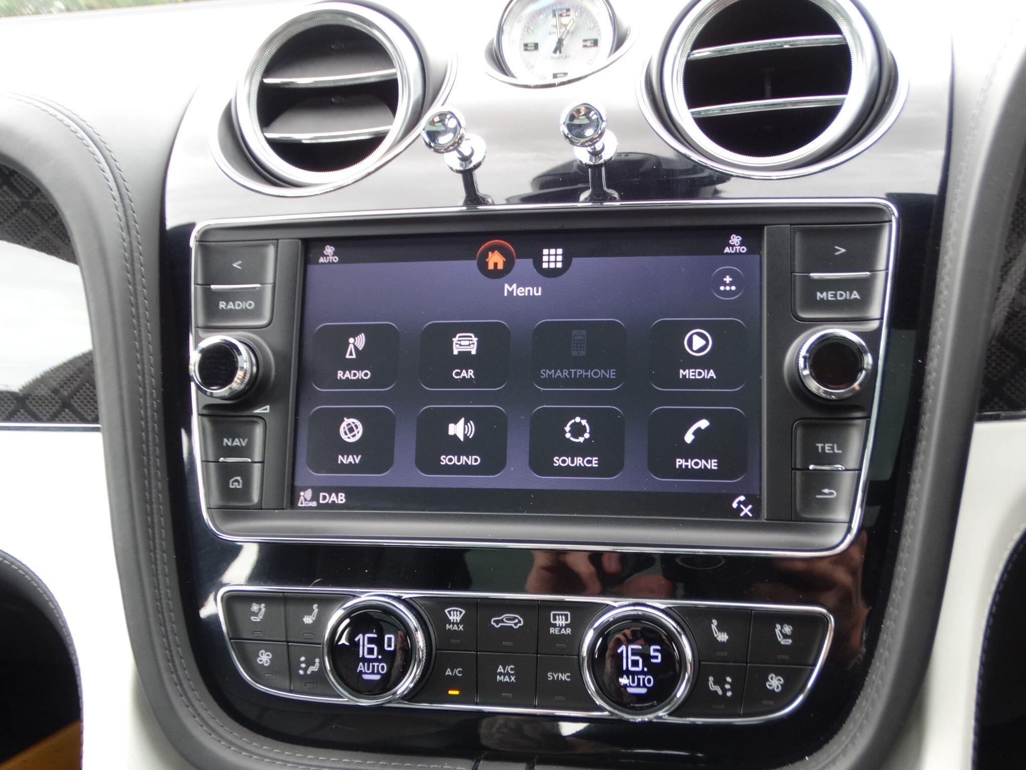 Bentley Bentayga view 39
