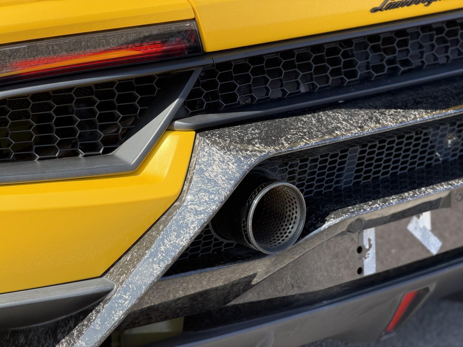 Lamborghini Huracan view 38