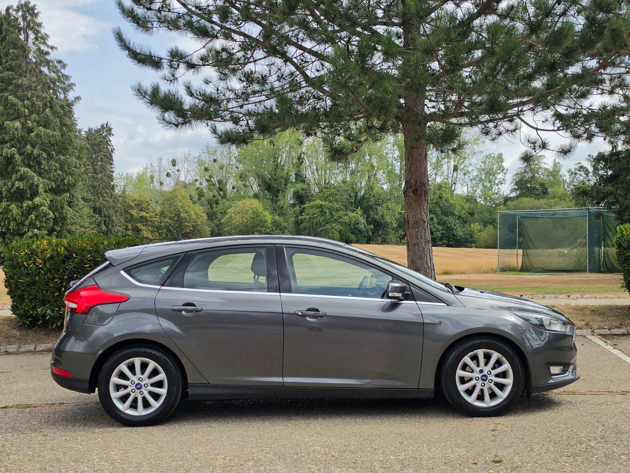 Ford Focus view 11