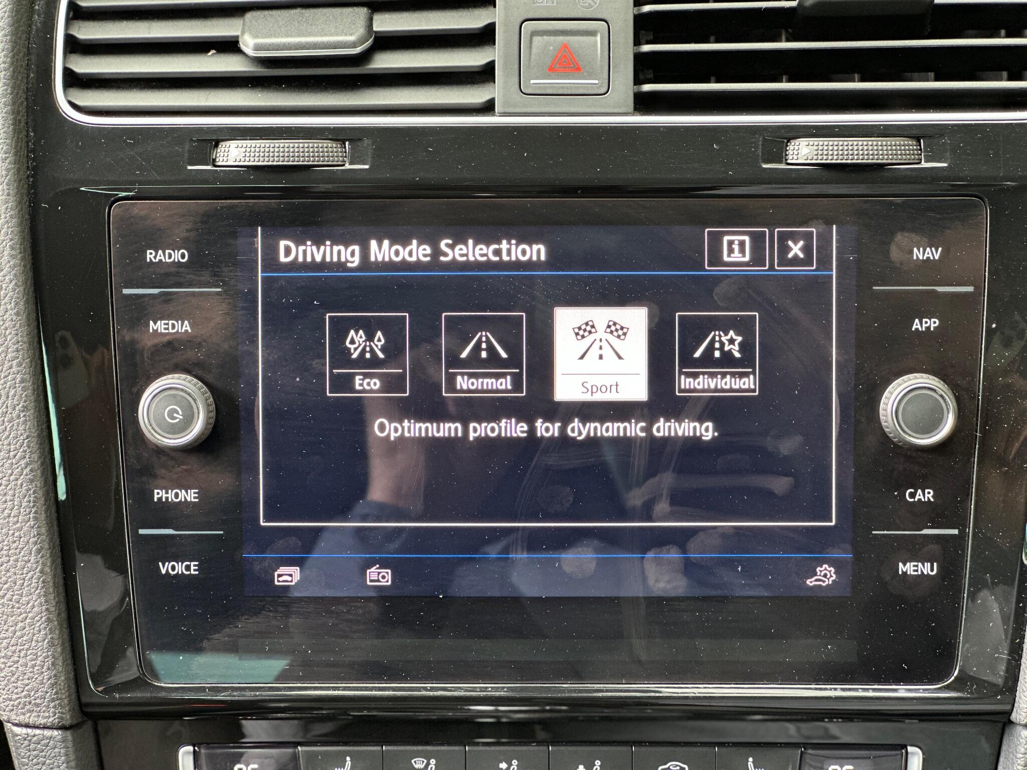 Volkswagen Golf view 23