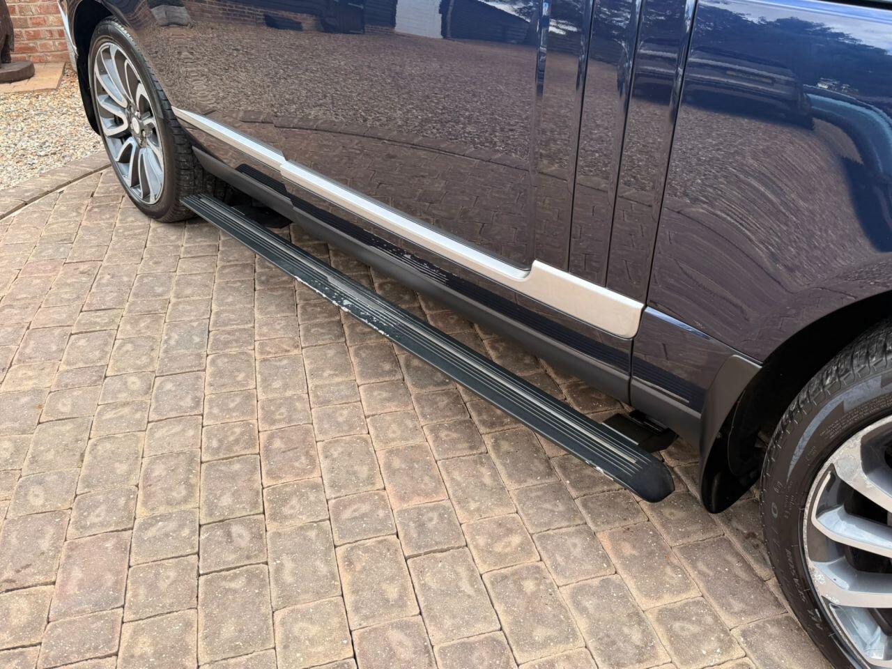 Land Rover Range Rover view 18
