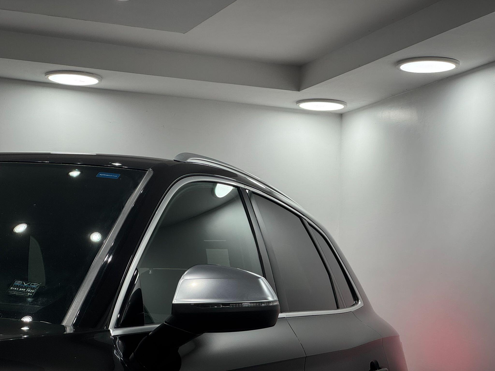 Audi SQ5 view 18