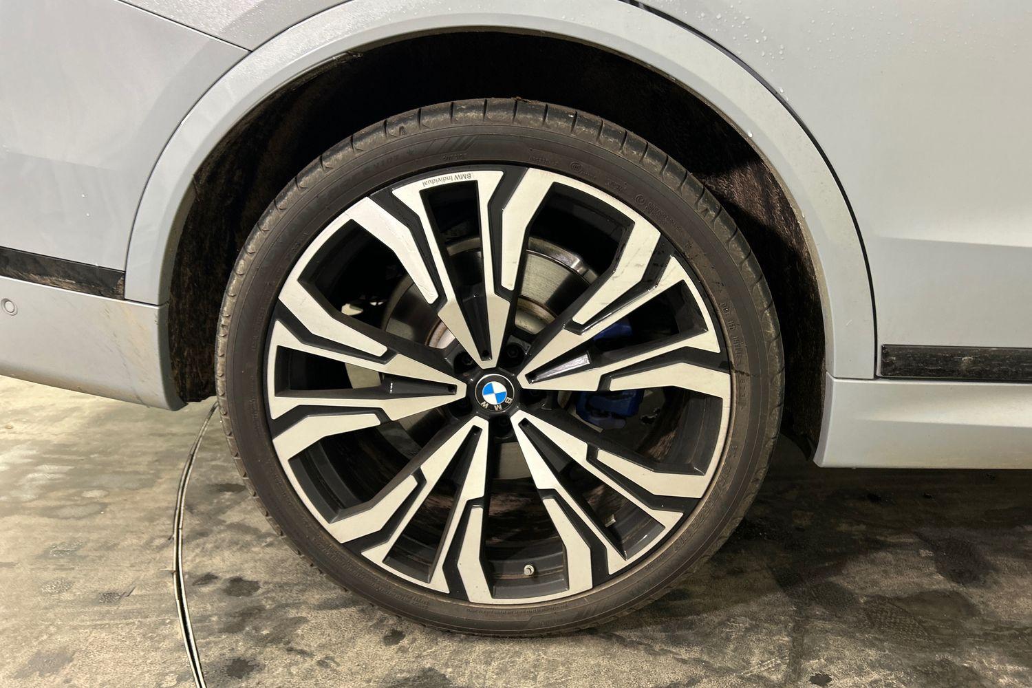 BMW X7 view 15