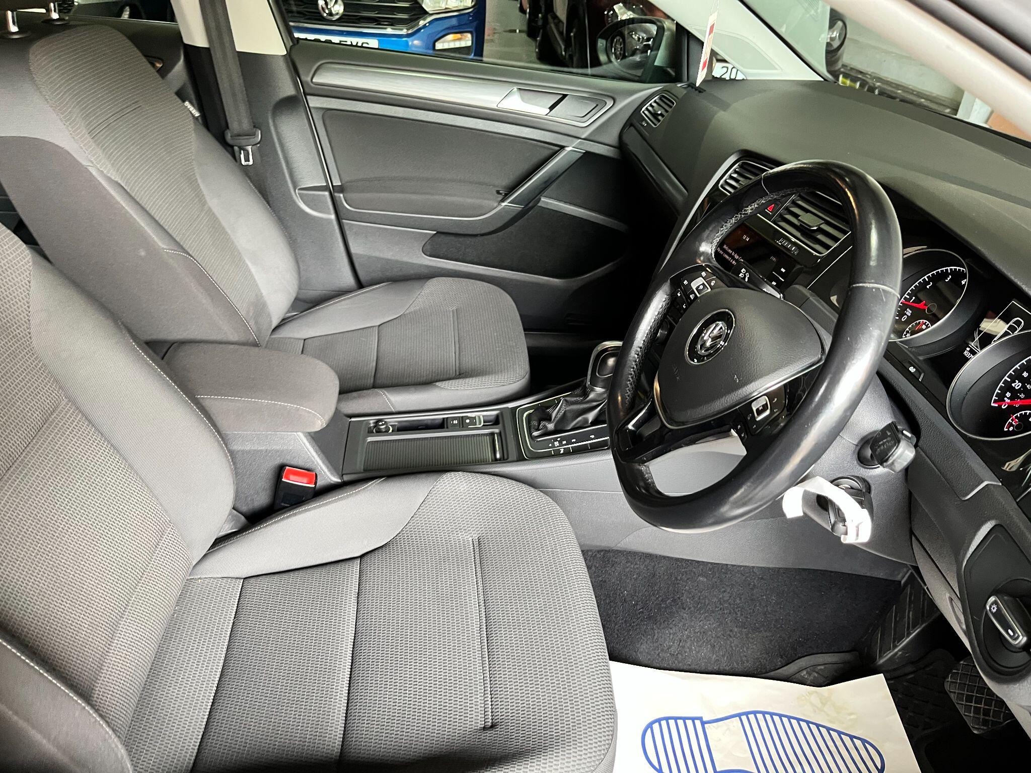 Volkswagen Golf view 42