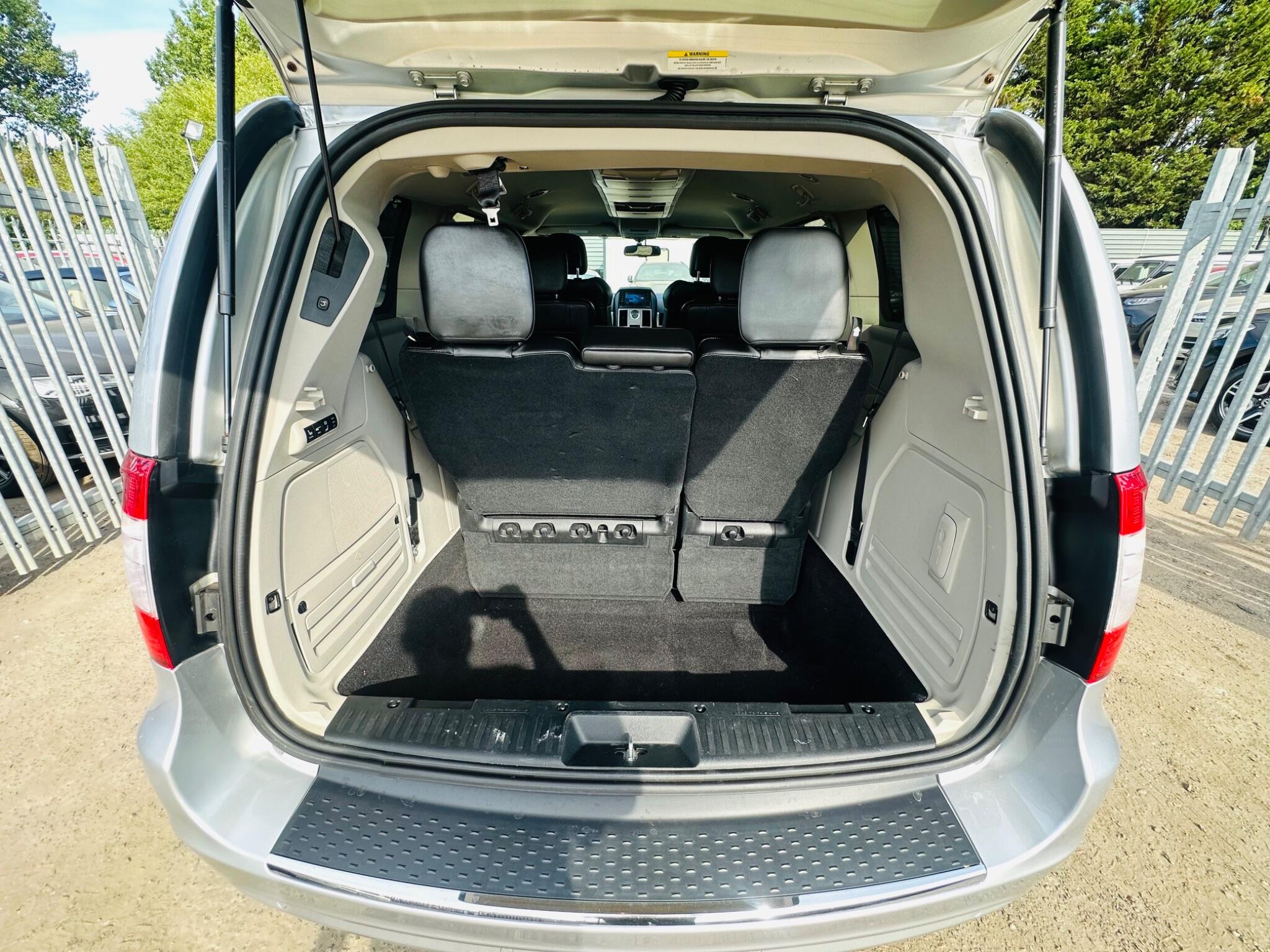 Chrysler Grand Voyager view 57