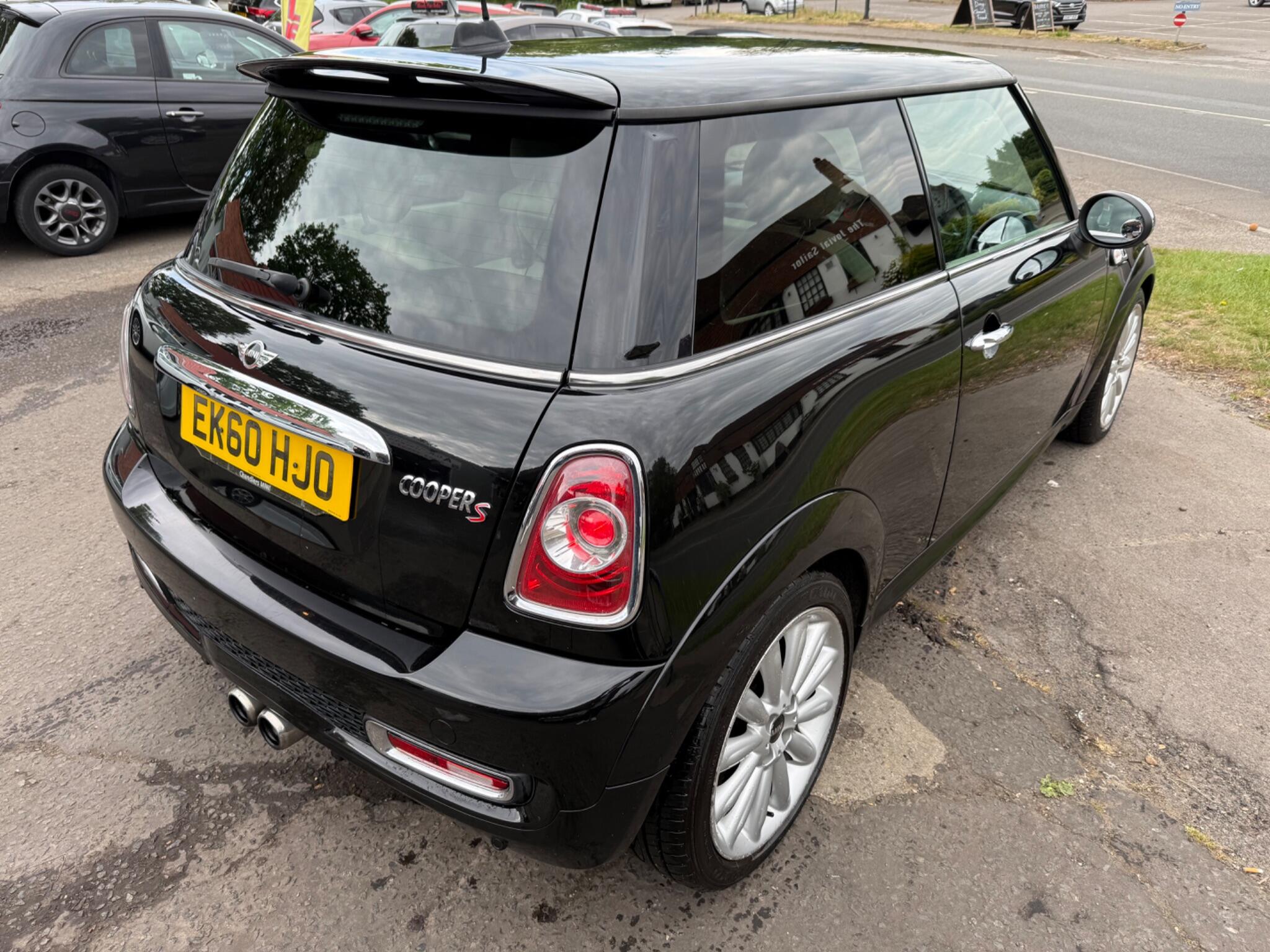 Mini Hatch view 13