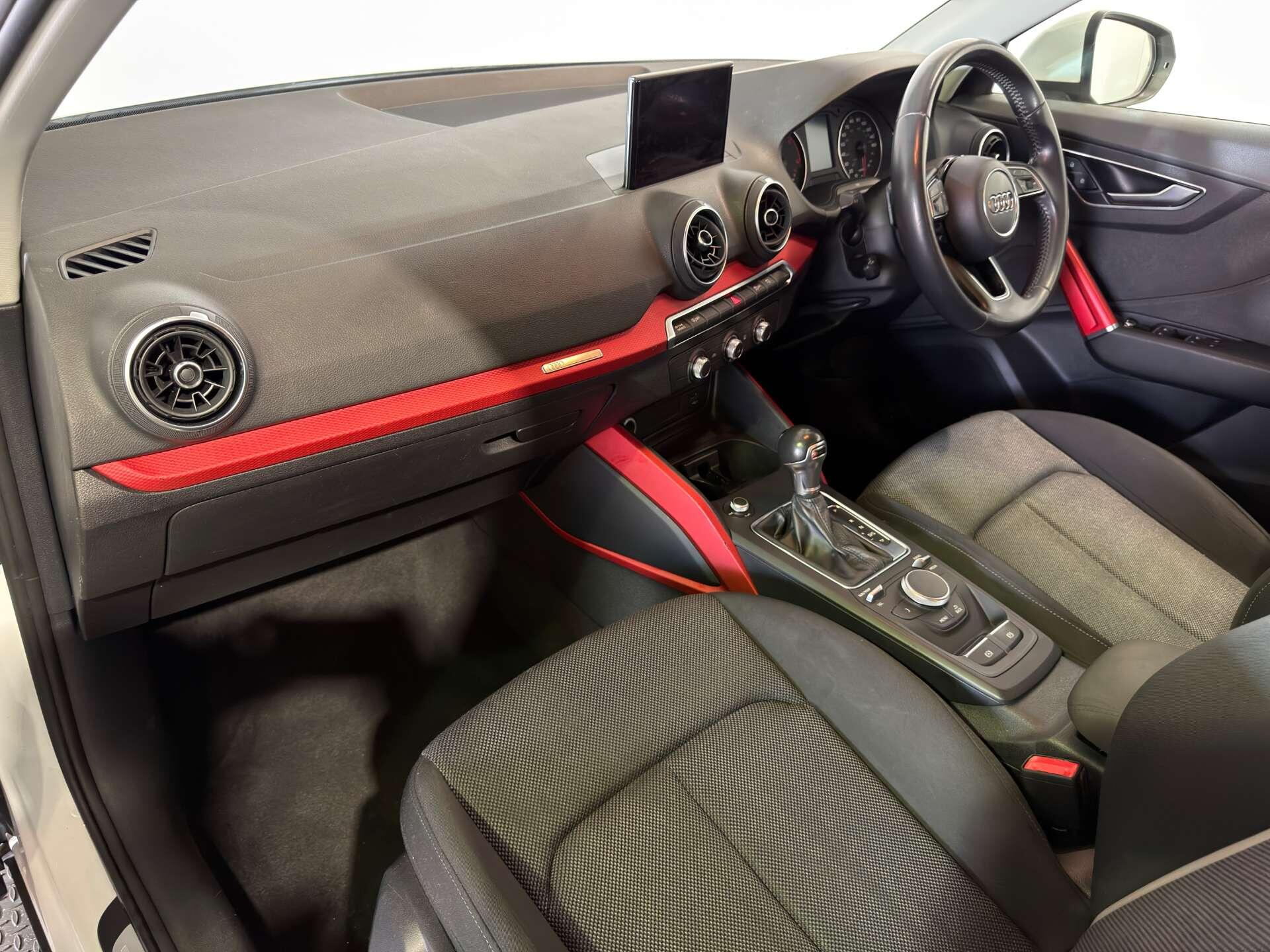 Audi Q2 view 66