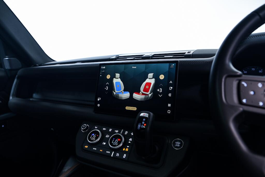 Land Rover Defender view 23