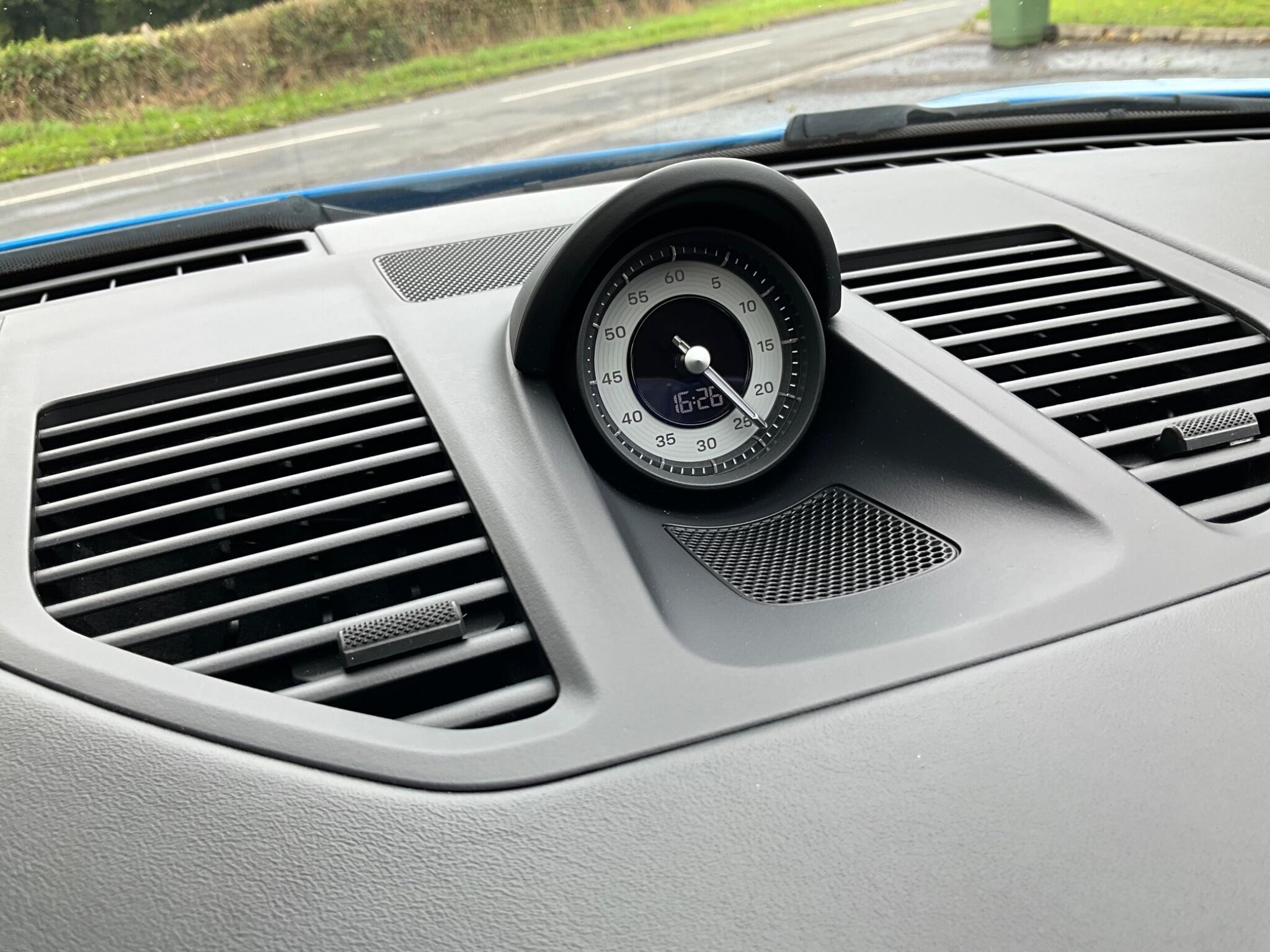Porsche 911 view 36