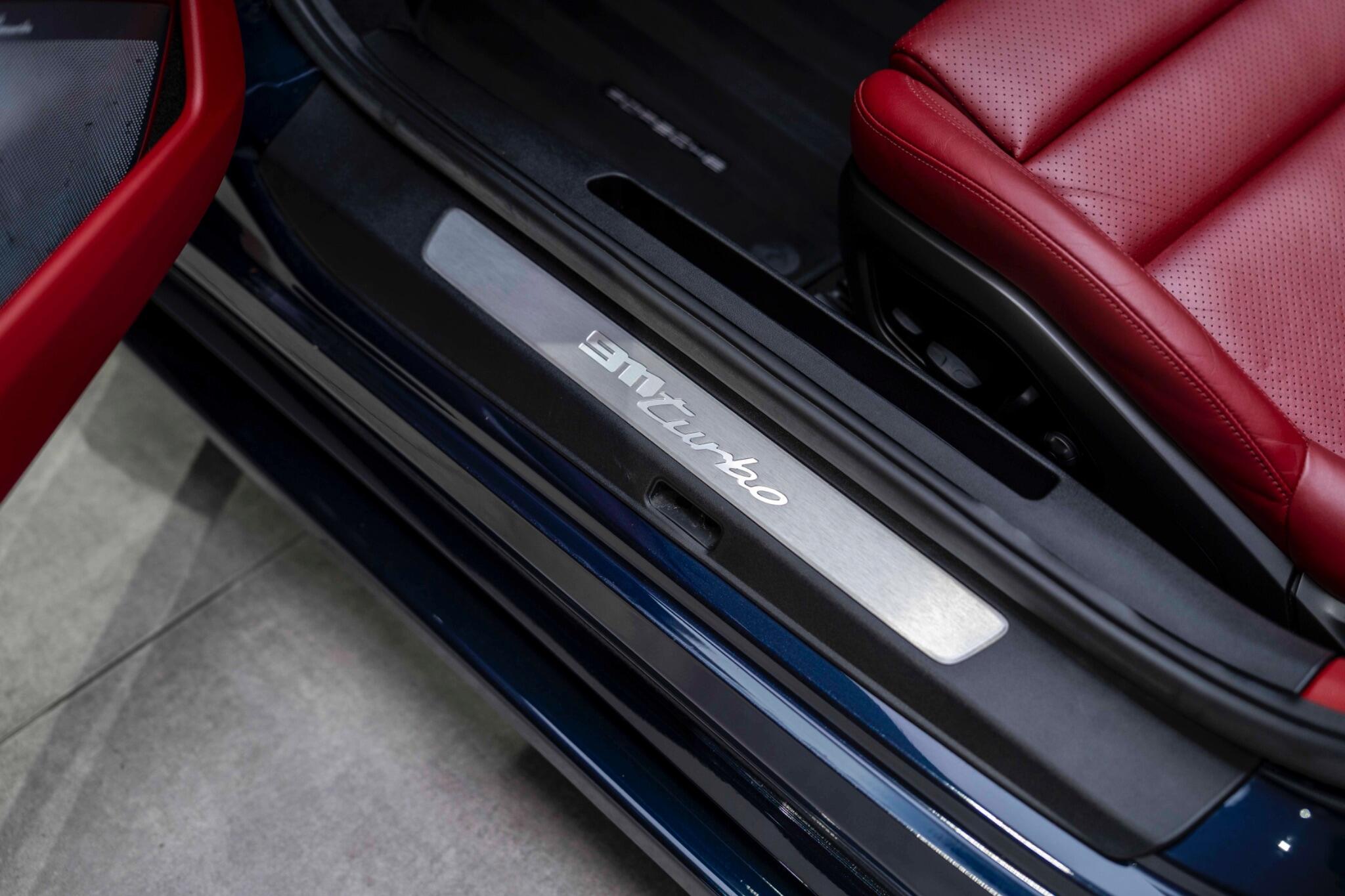 Porsche 911 view 44