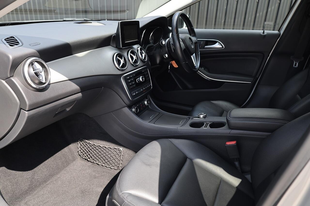Mercedes-Benz Gla view 3