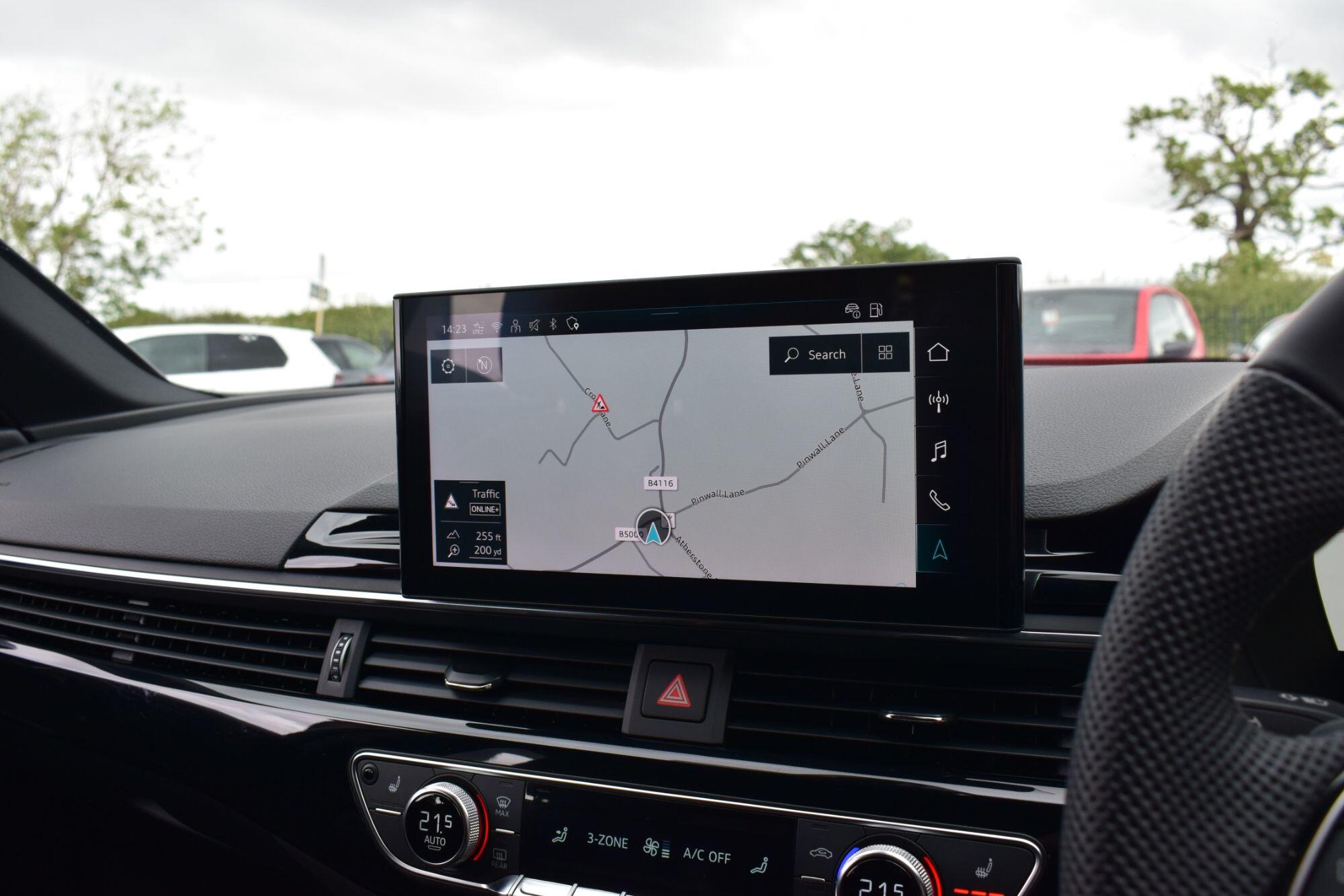 Audi A4 view 16
