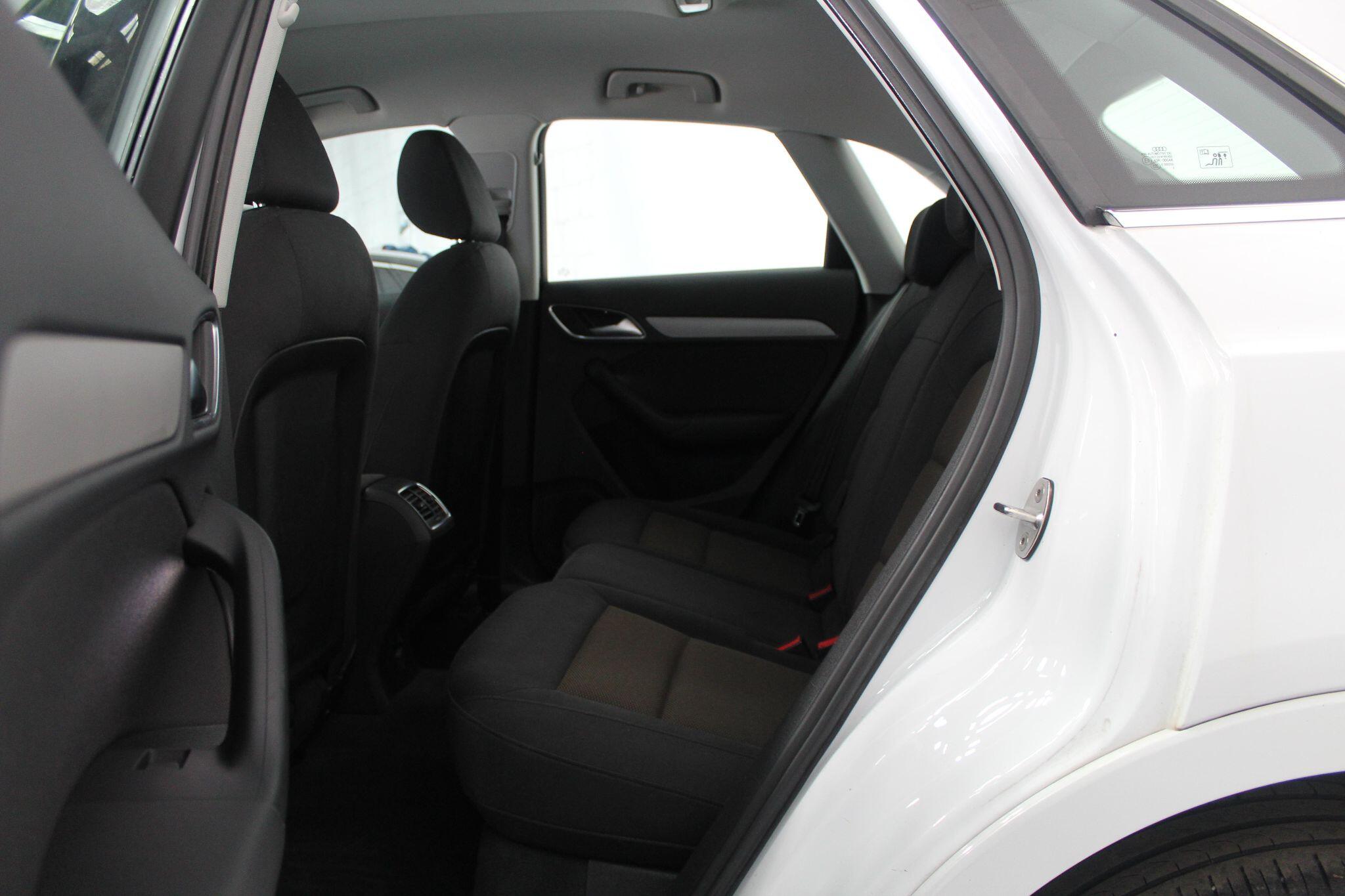 Audi Q3 view 48