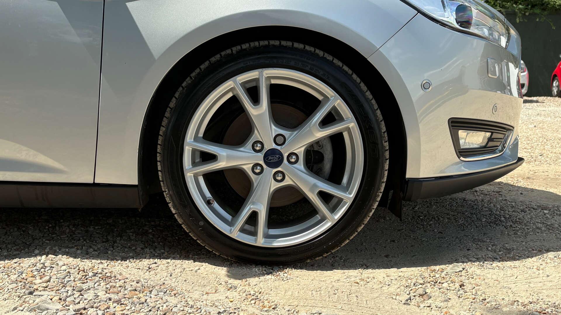 Ford Focus view 34