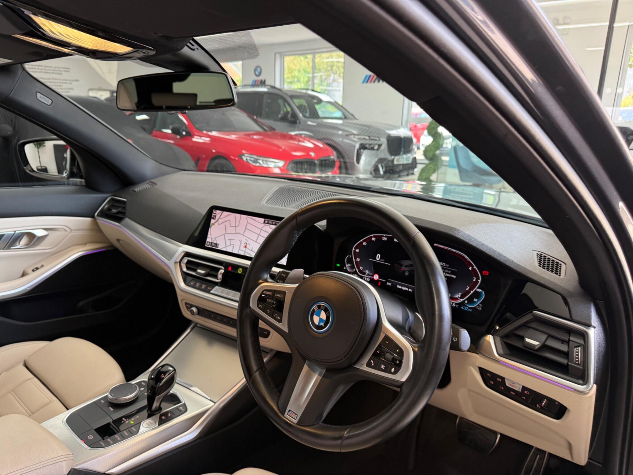 BMW 3 Series view 25