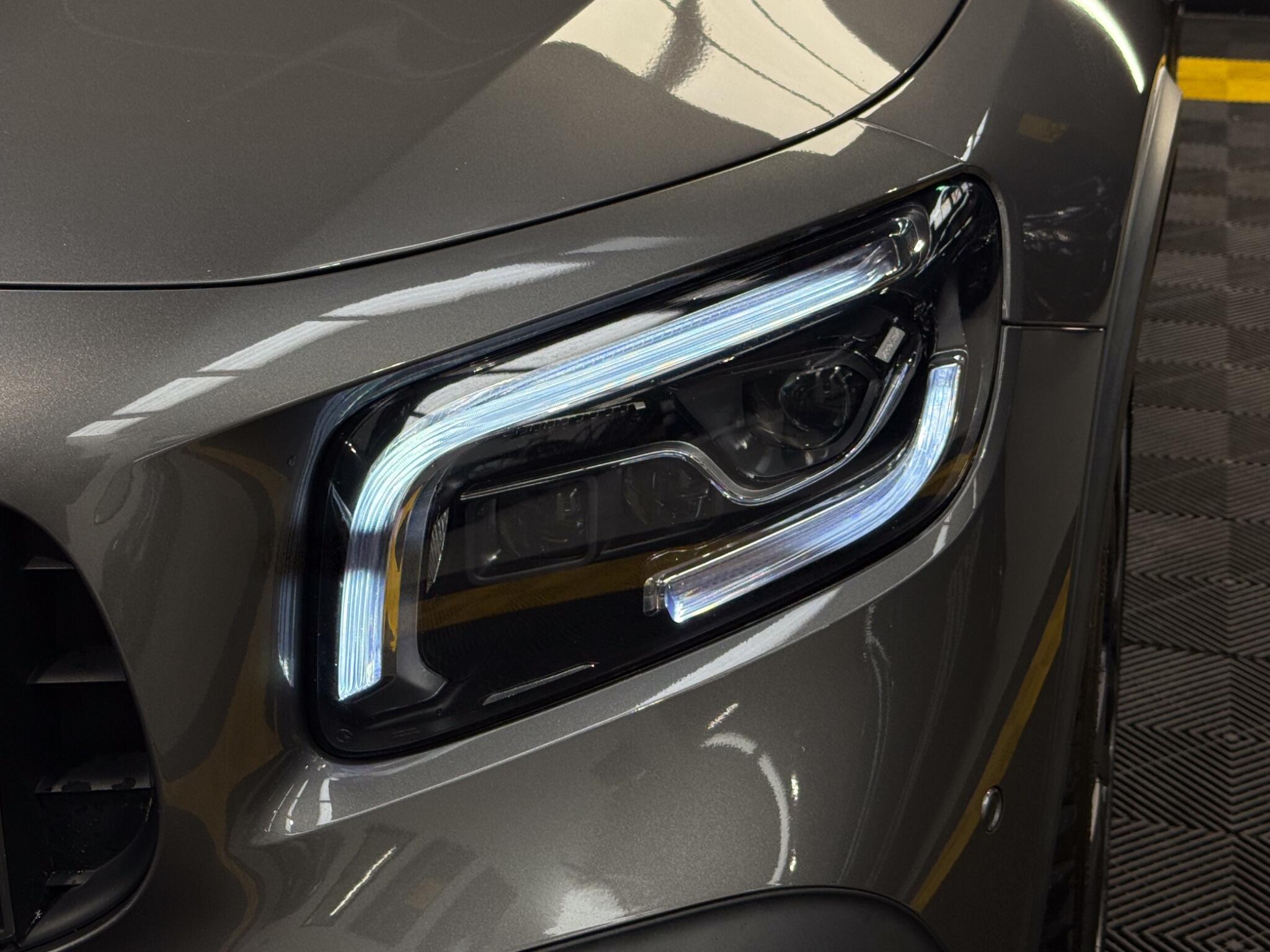Mercedes-Benz GLB view 14
