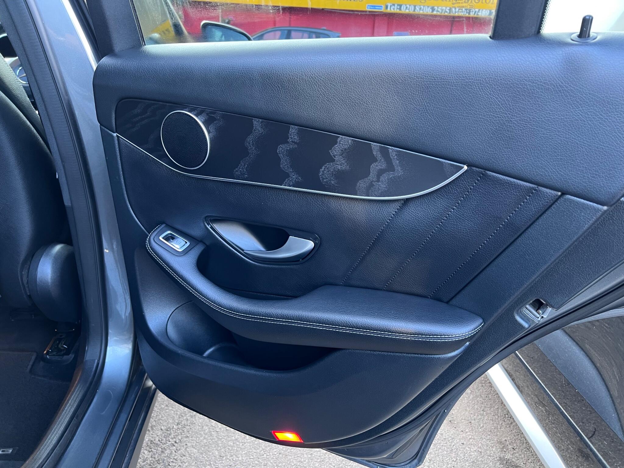 Mercedes-Benz GLC view 32