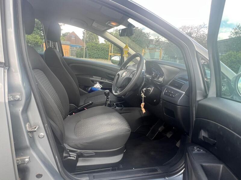 Fiat Grande Punto view 13