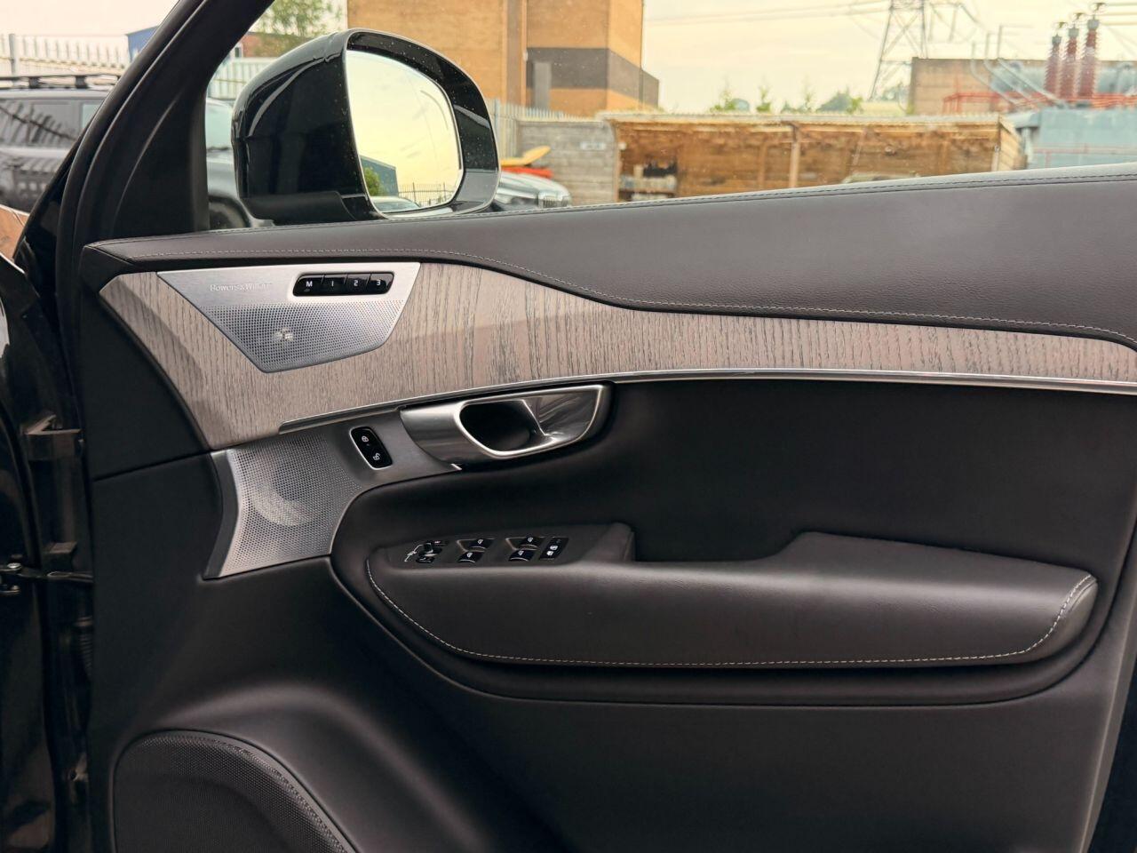 Volvo XC90 view 33