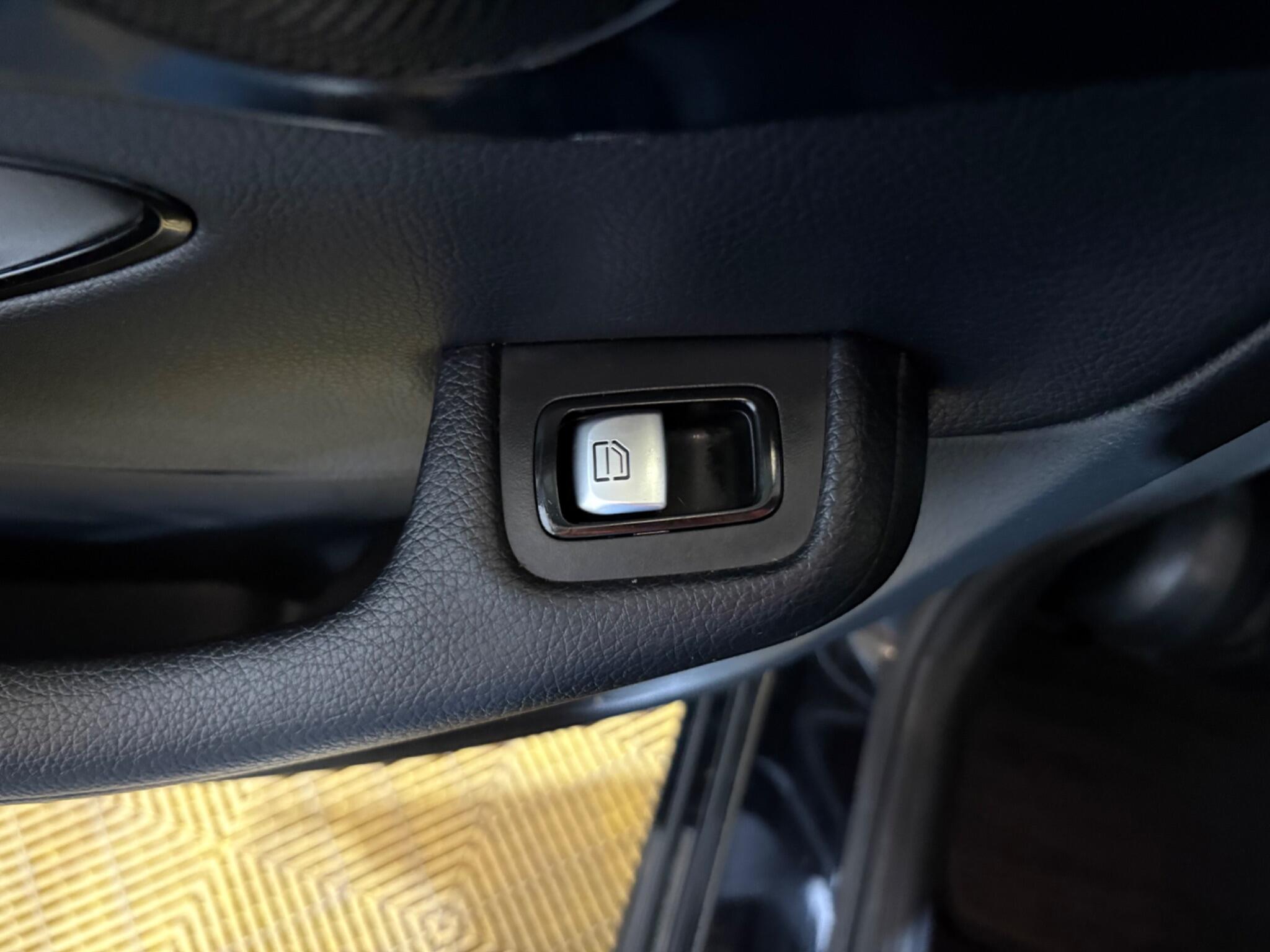 Mercedes-Benz C Class view 63
