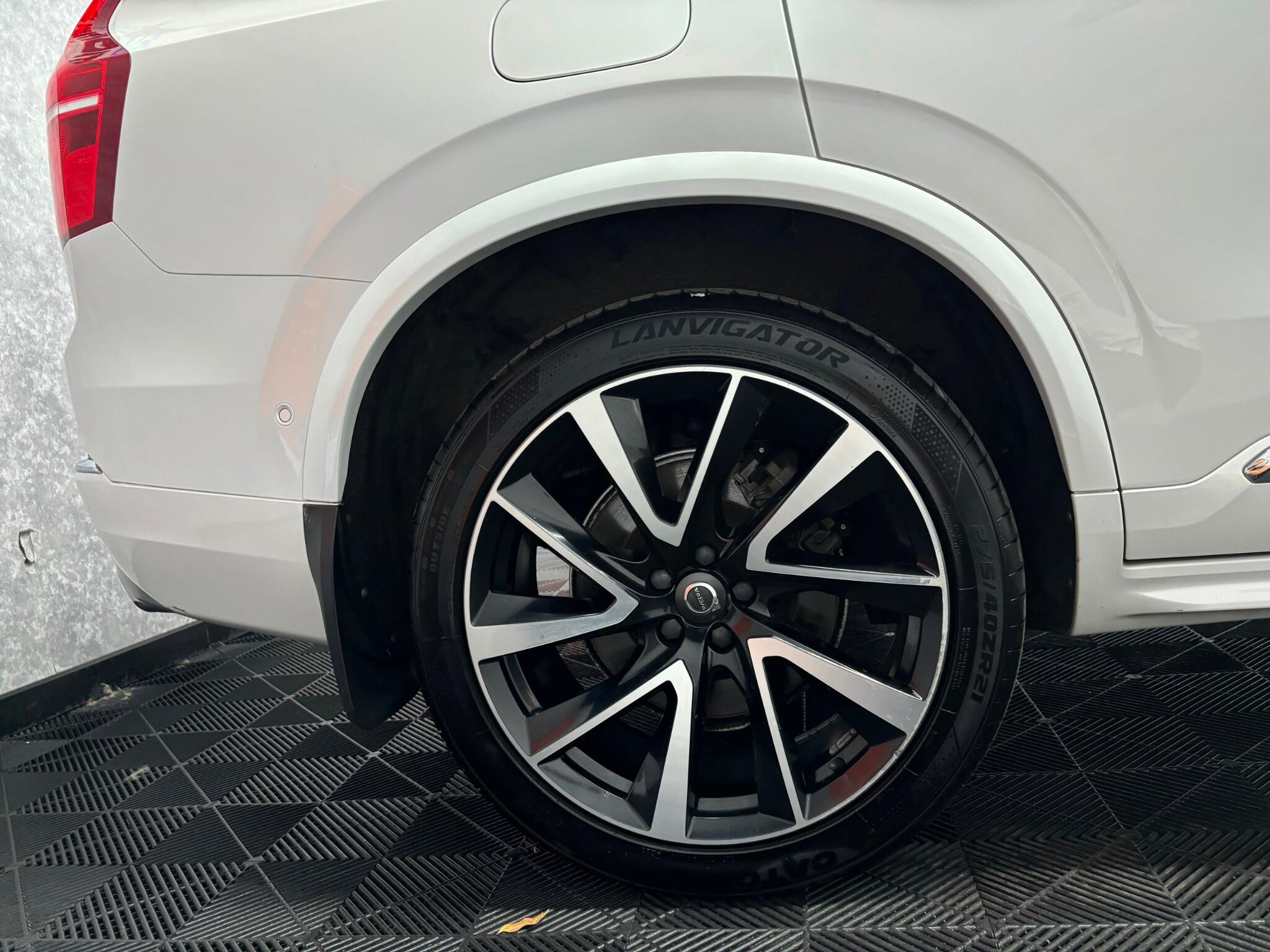 Volvo XC90 view 24