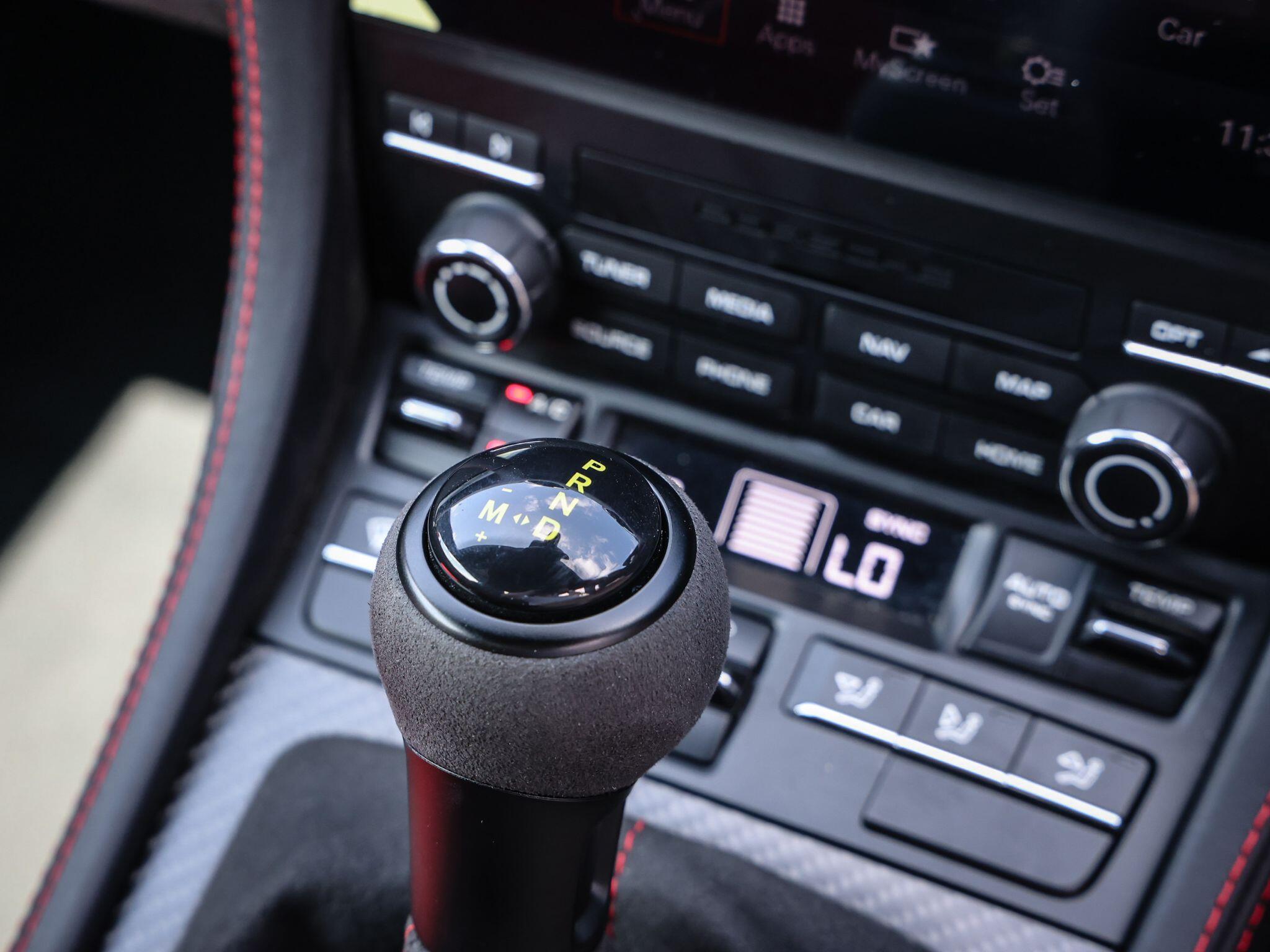 Porsche 718 Spyder view 40