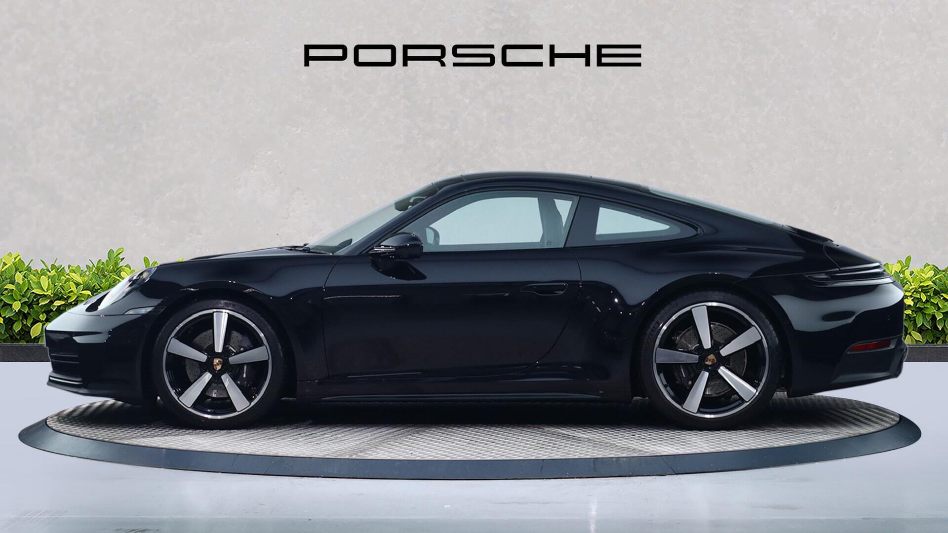 Porsche 911 view 4