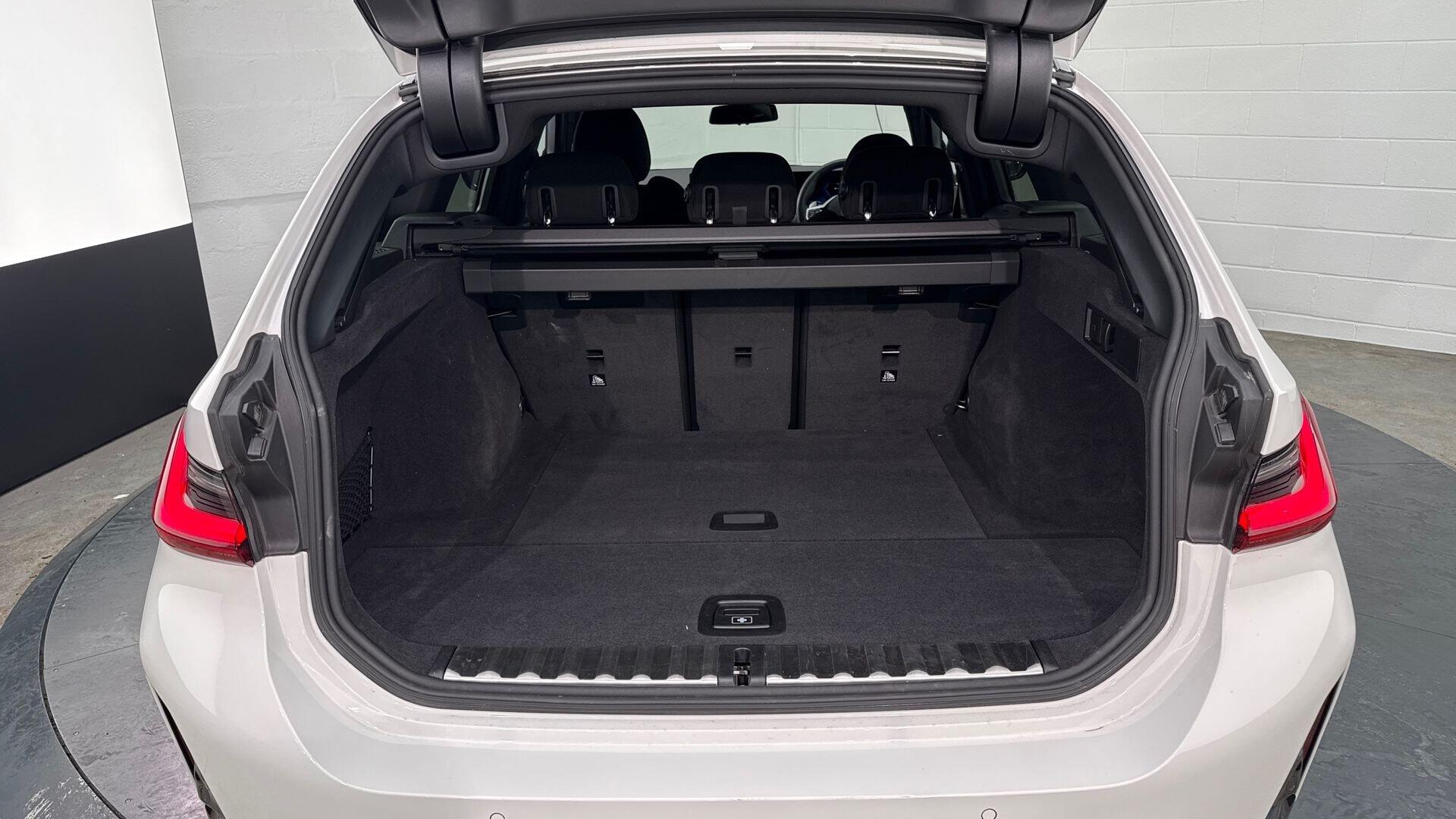 BMW 3 Series view 13
