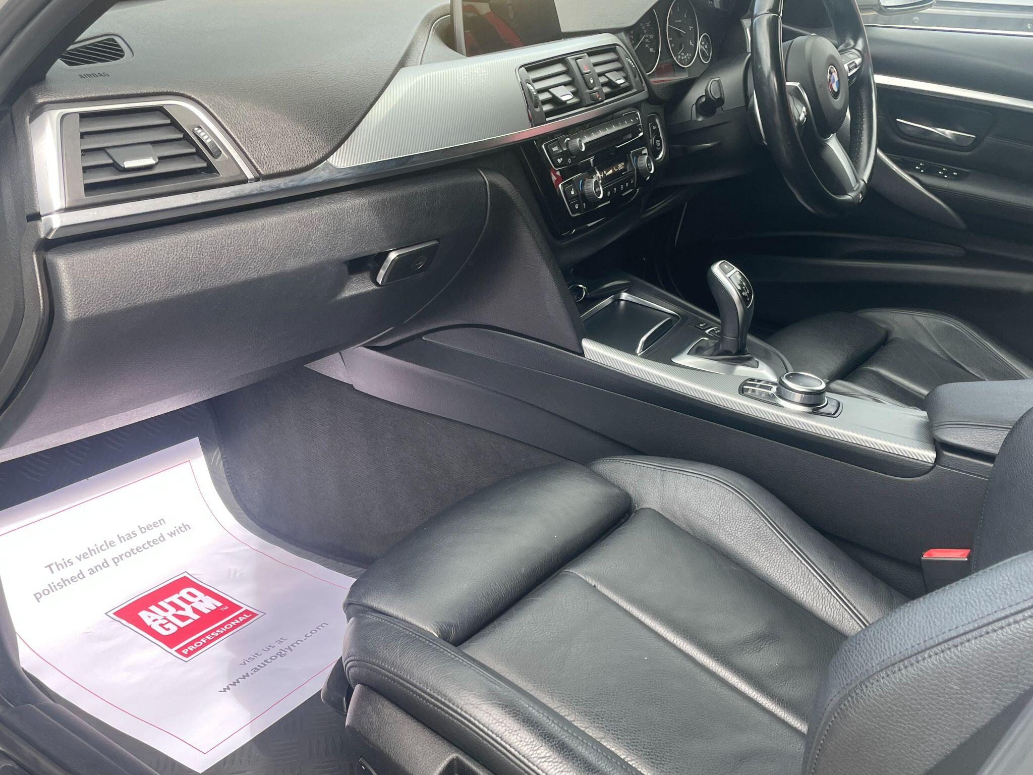 BMW 3 Series view 24