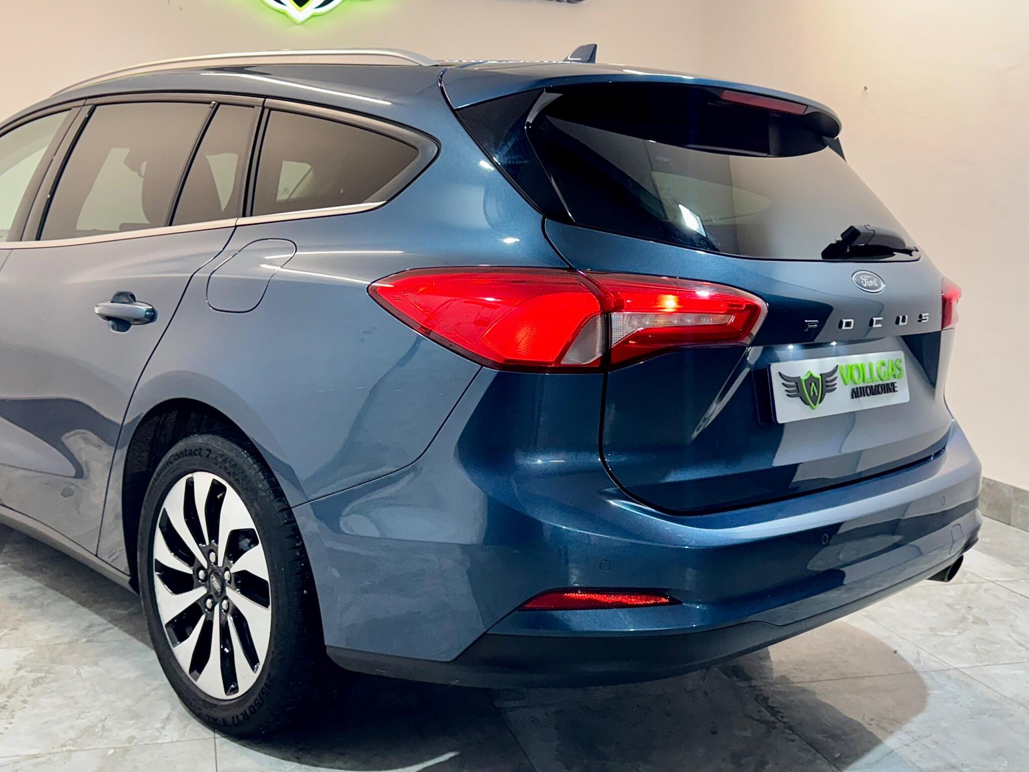 Ford Focus view 42