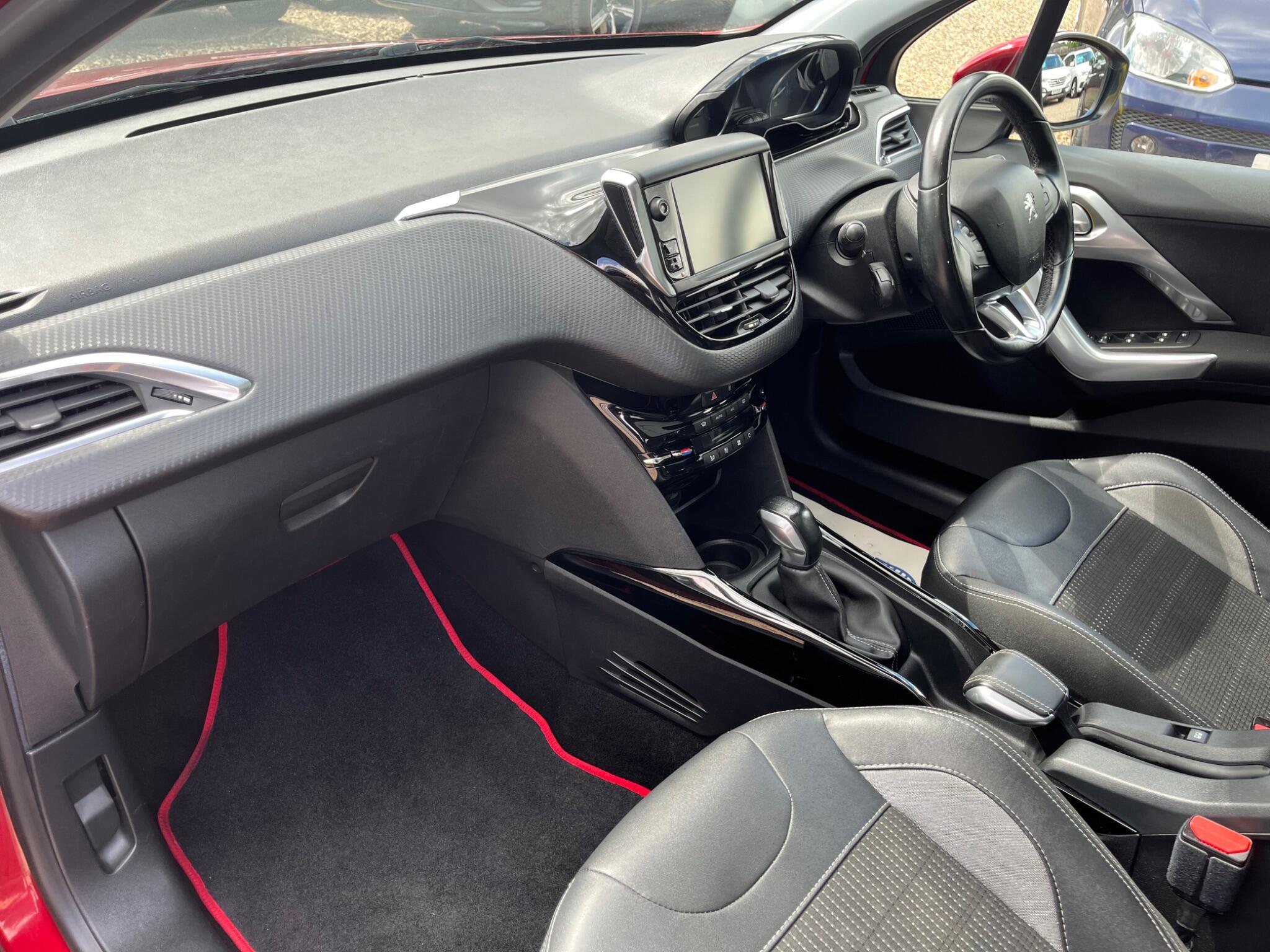 Peugeot 2008 view 11