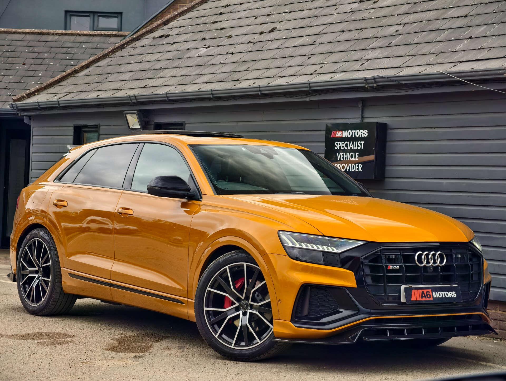 Audi Q8 view 9