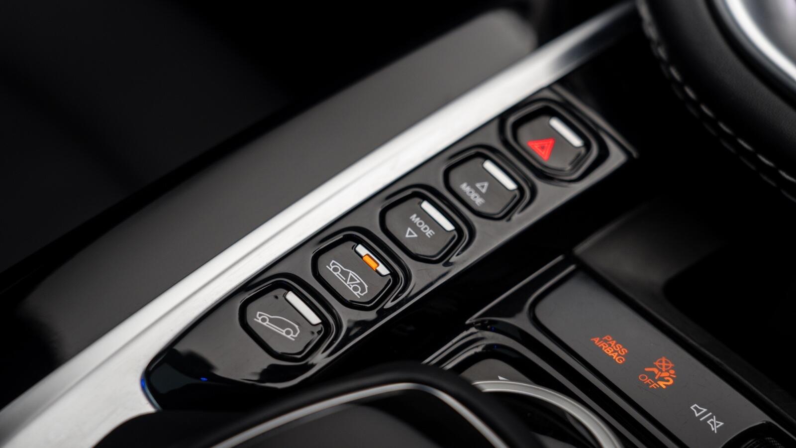 Aston Martin DBX view 33