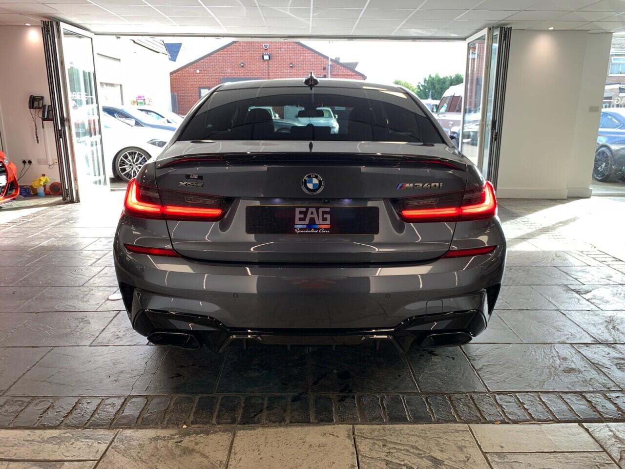BMW 3 Series view 17