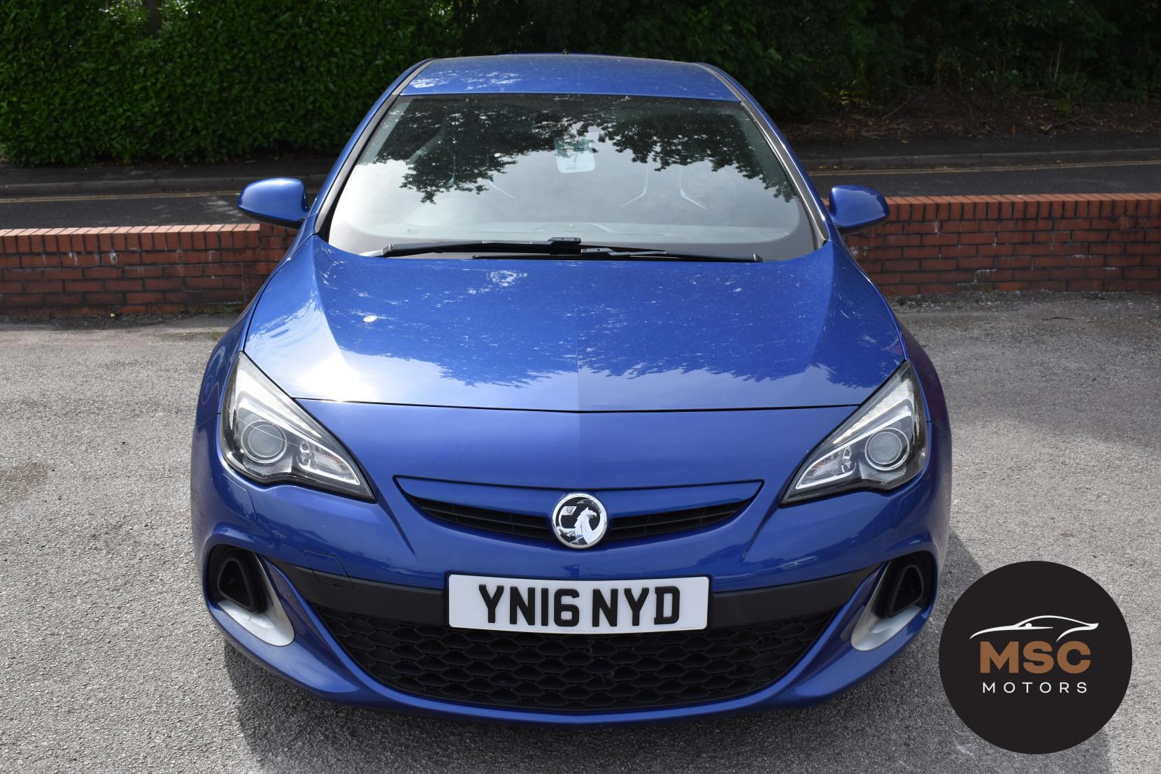Vauxhall Astra GTC view 4
