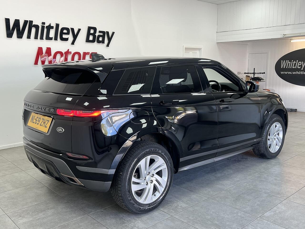 Land Rover Range Rover Evoque view 3