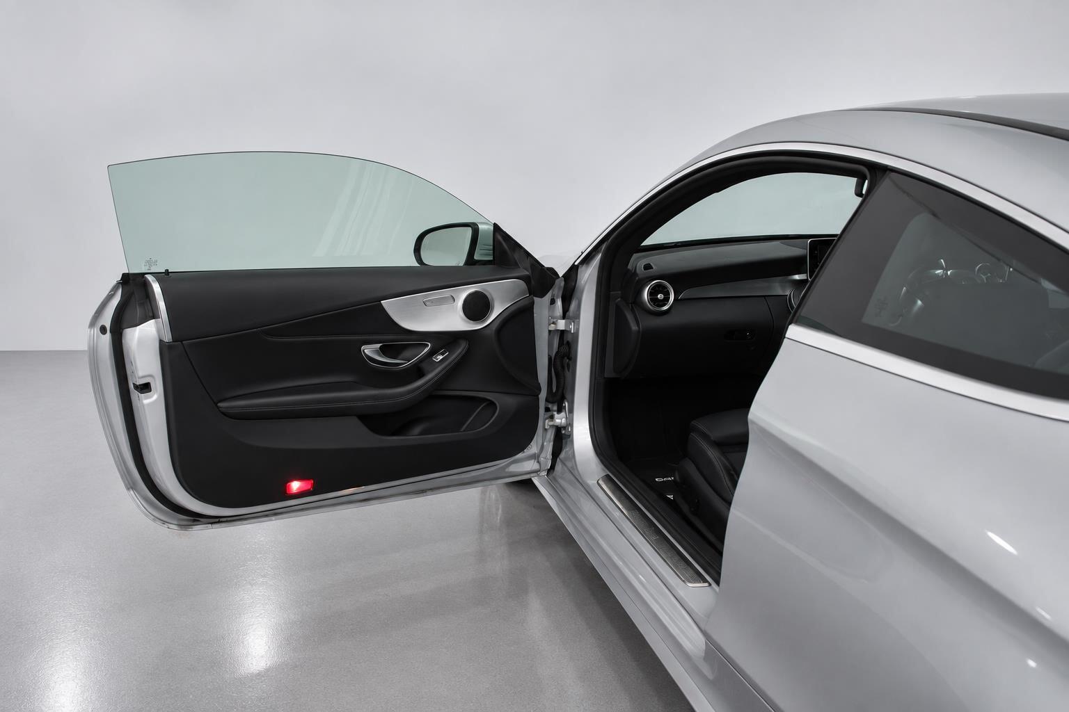 Mercedes-Benz C-Class view 25
